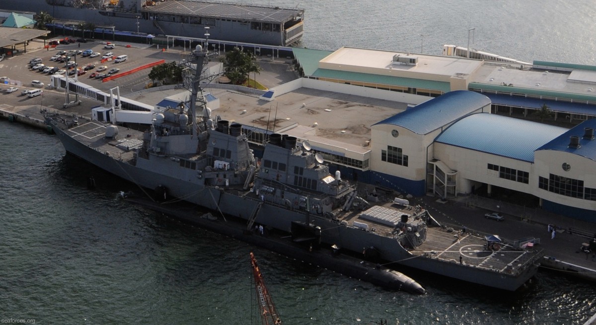 ddg-57 uss mitscher guided missile destroyer us navy 59 port everglades florida