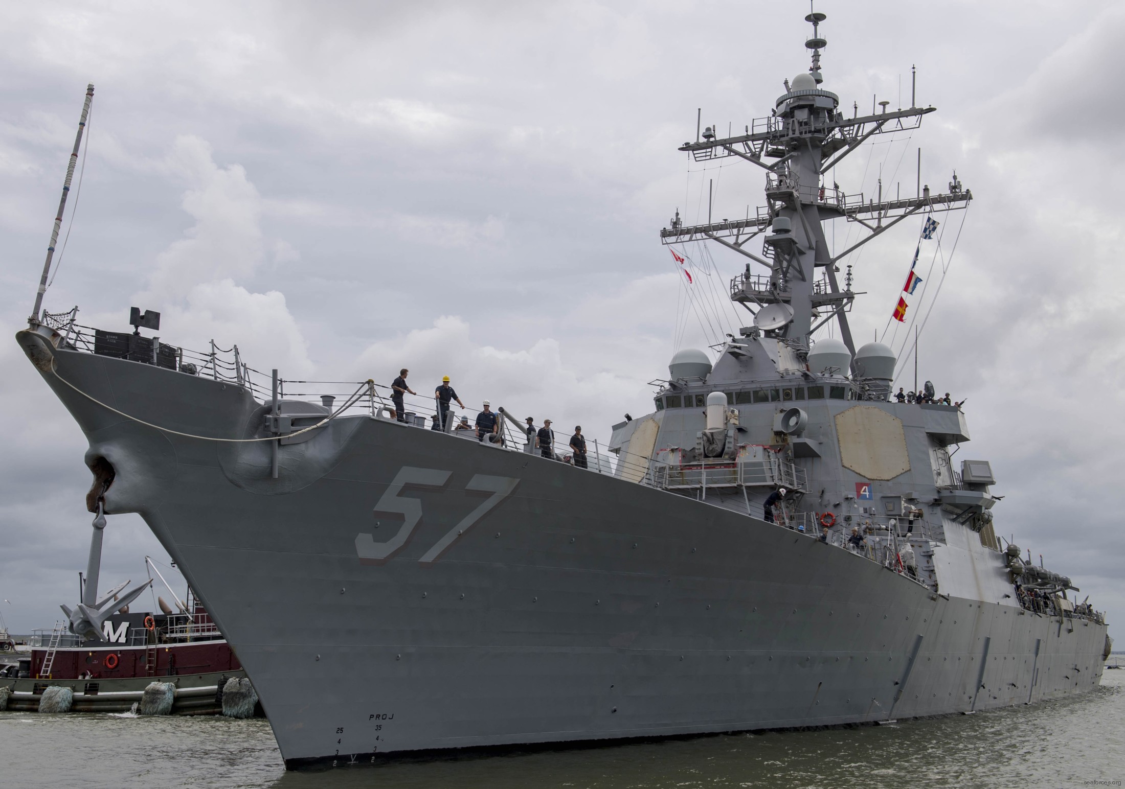 ddg-57 uss mitscher arleigh burke class guided missile destroyer us navy 95 naval station norfolk