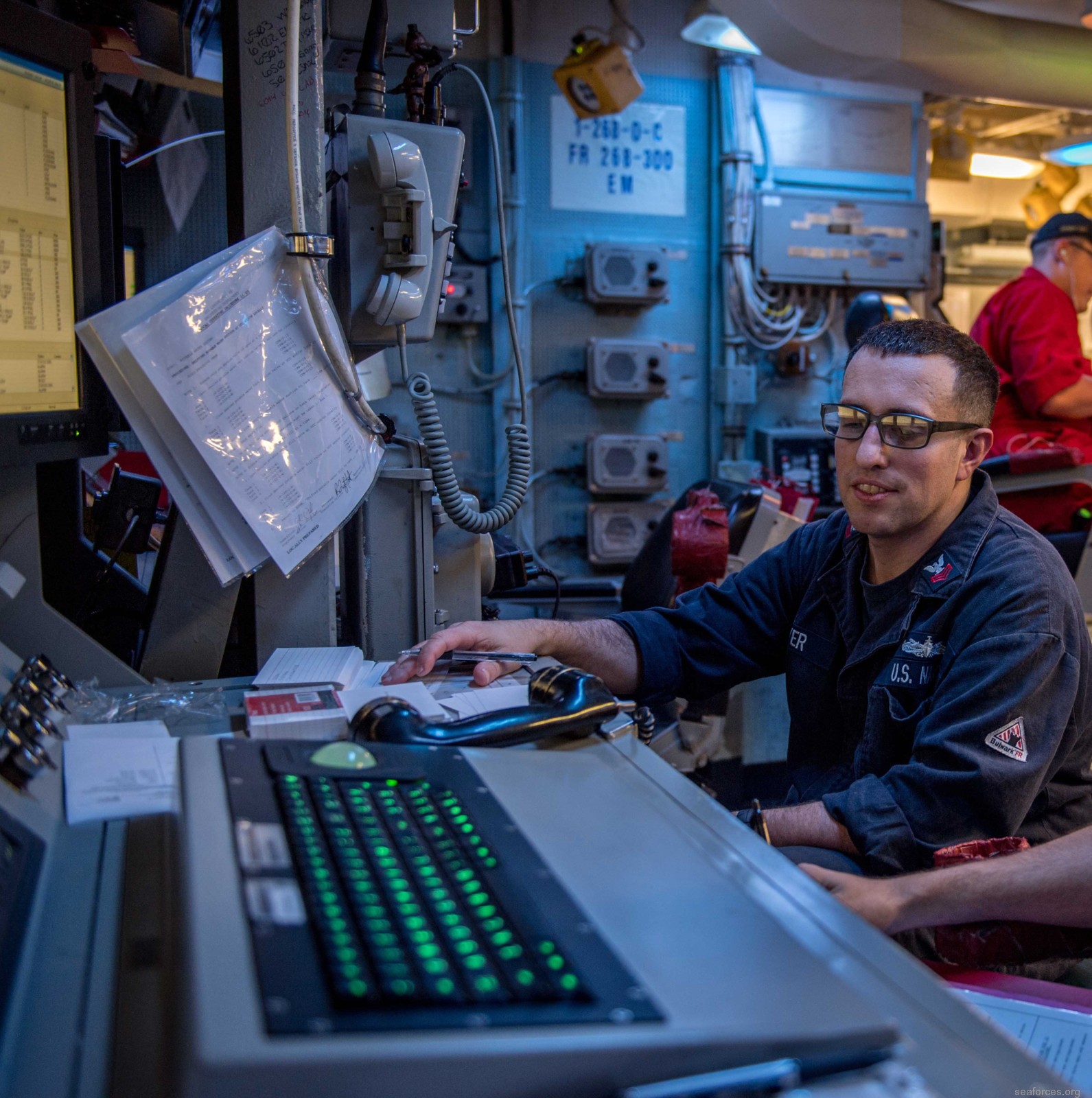 ddg-58 uss laboon guided missile destroyer us navy 07 central controlling station