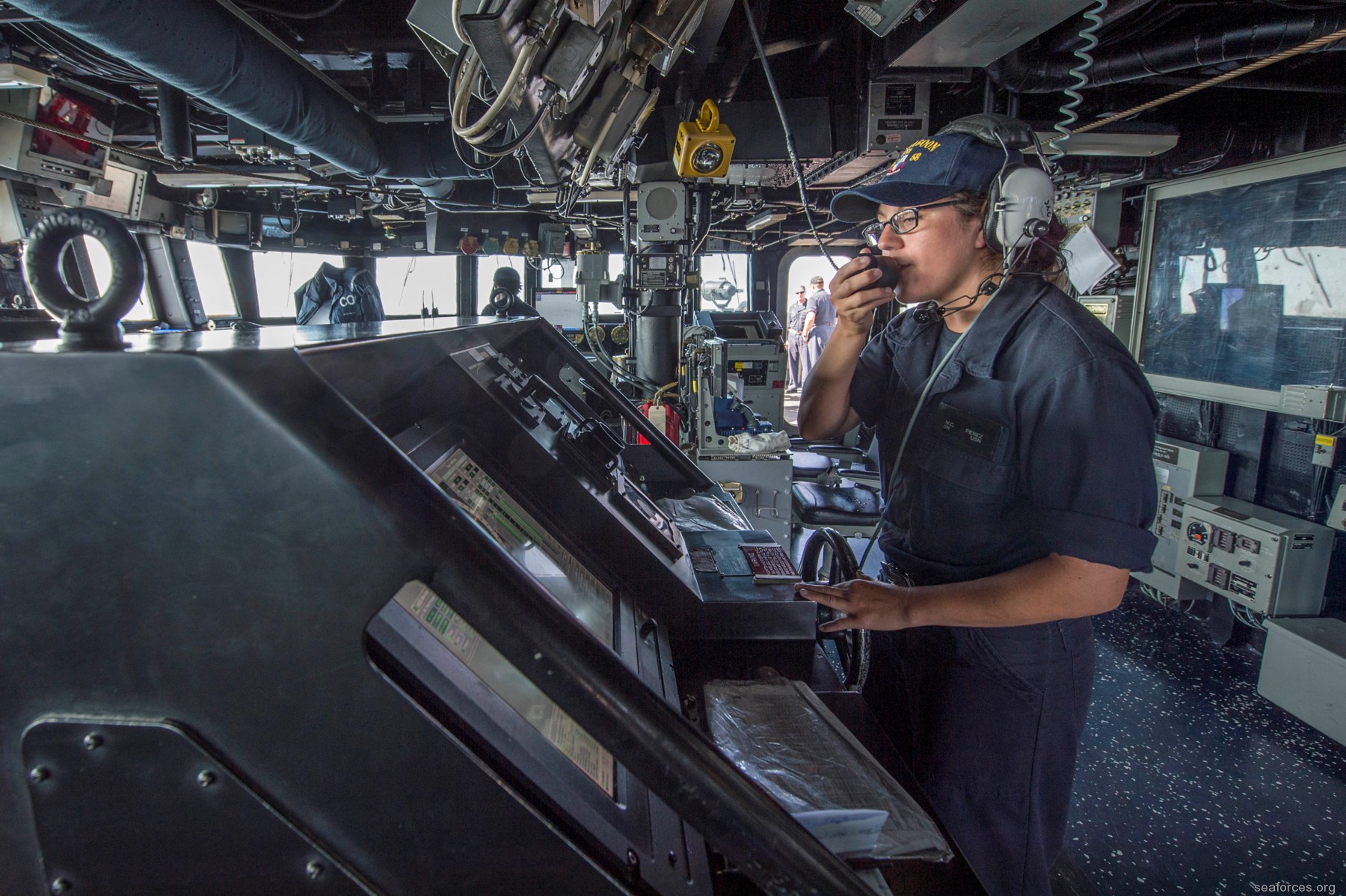 ddg-58 uss laboon guided missile destroyer us navy 16 helm steering bridge