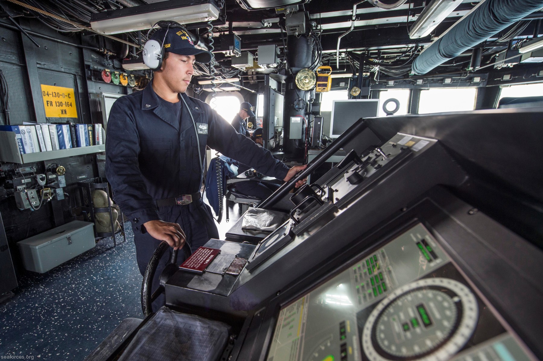 ddg-58 uss laboon guided missile destroyer us navy 18 bridge