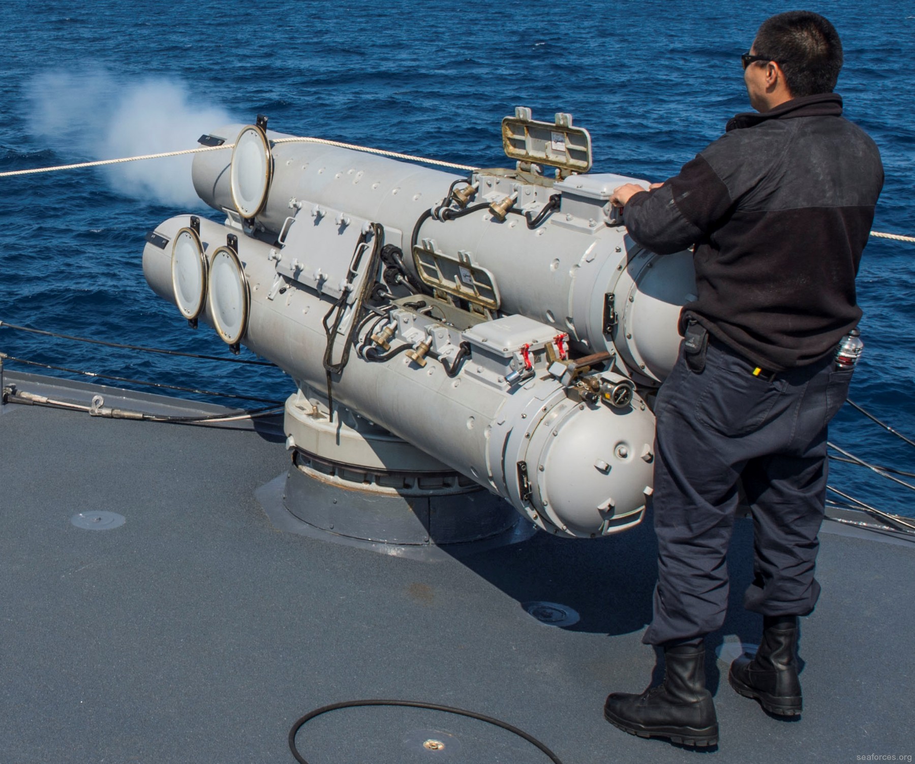 ddg-58 uss laboon guided missile destroyer us navy 36 mk.32 torpedo tubes svtt