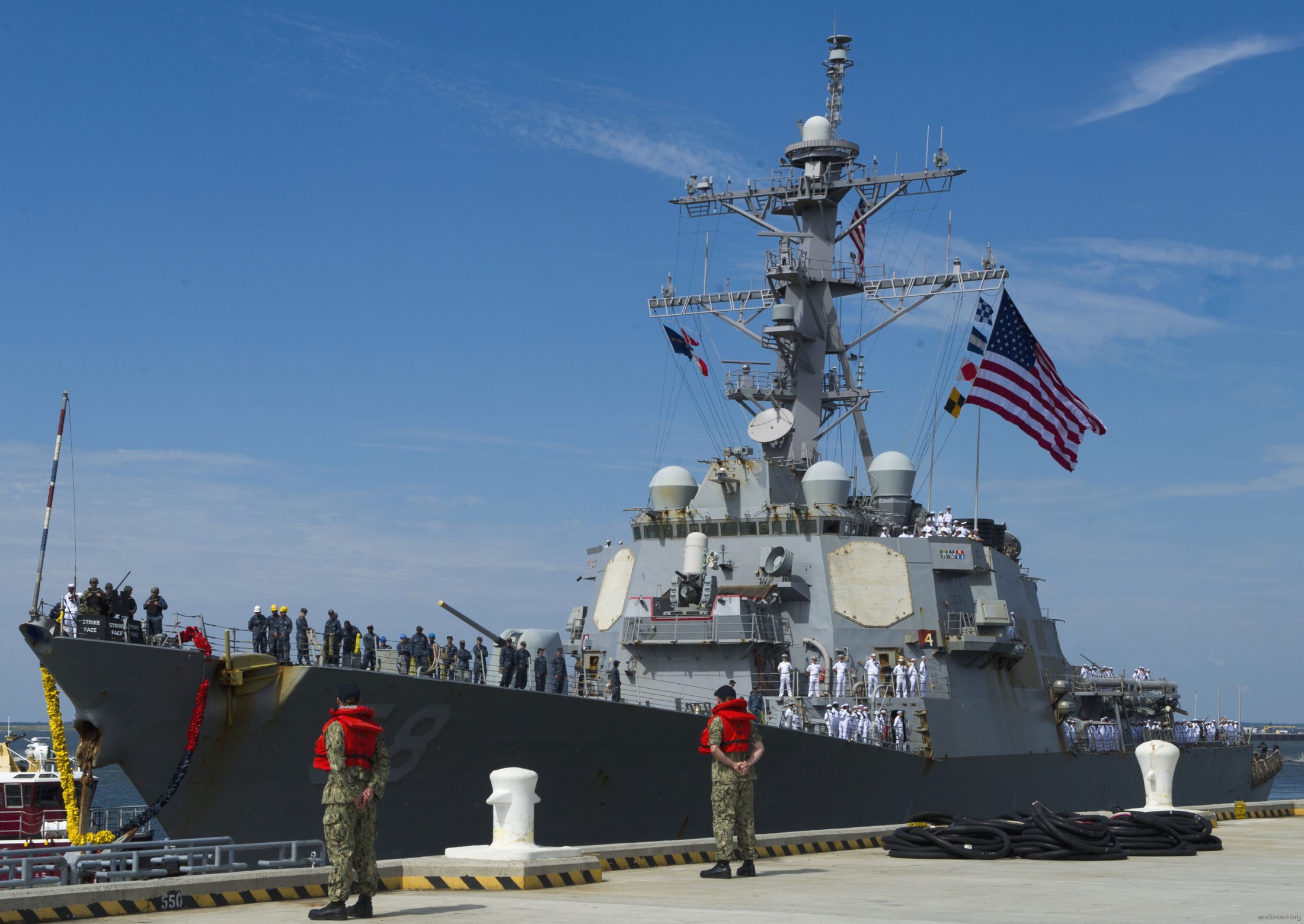 ddg-58 uss laboon arleigh burke class guided missile destroyer us navy 89 returning to norfolk navsta