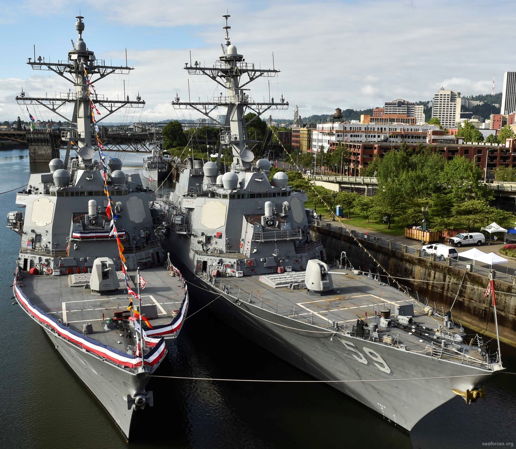 ddg-59 uss russell guided missile destroyer us navy 02 rose festival portland oregon