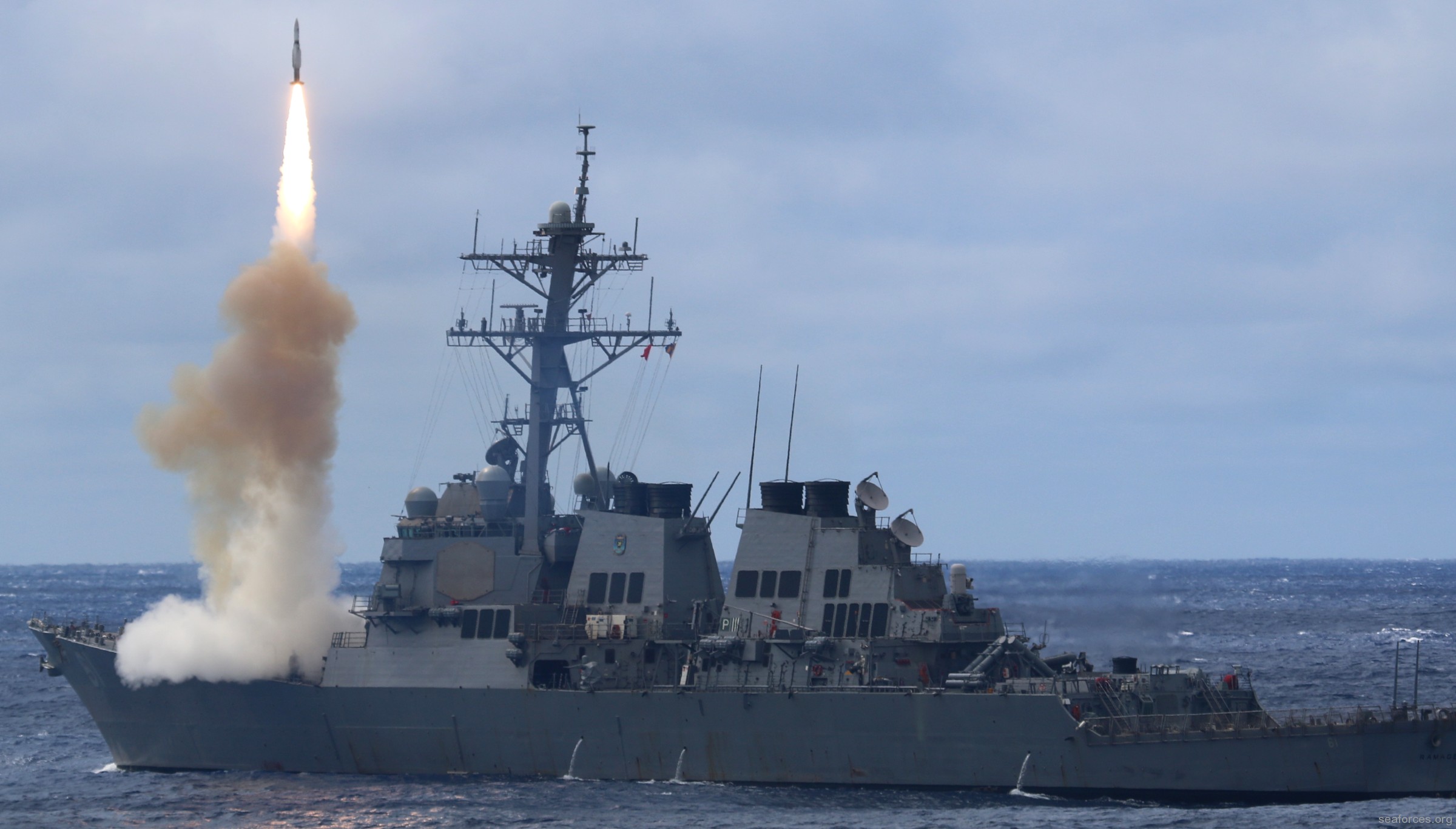 ddg-61 uss ramage guided missile destroyer us navy 07 rim-66 standard missile sm-2mr