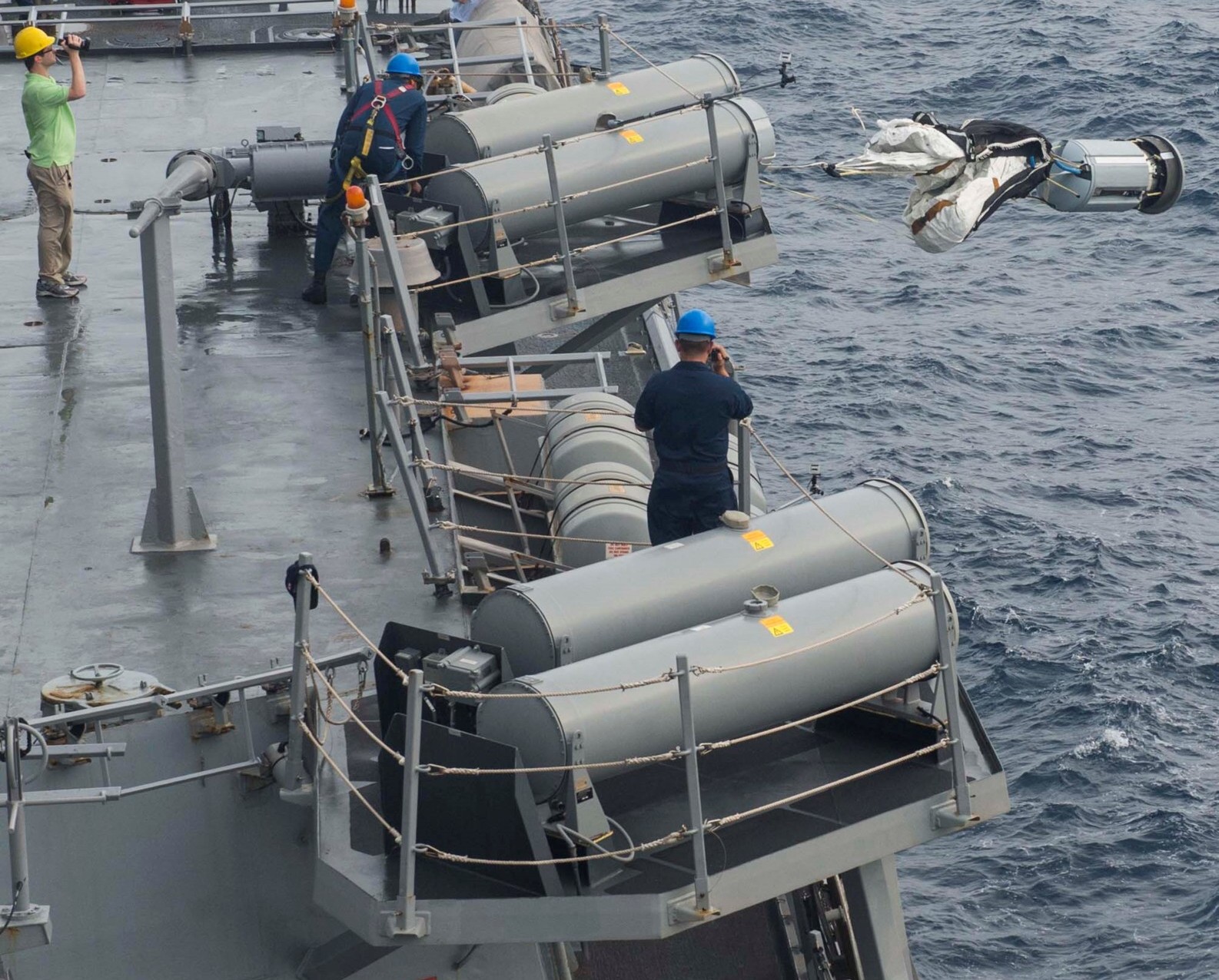 ddg-61 uss ramage guided missile destroyer arleigh burke class aegis us navy mk.59 decoy system 08