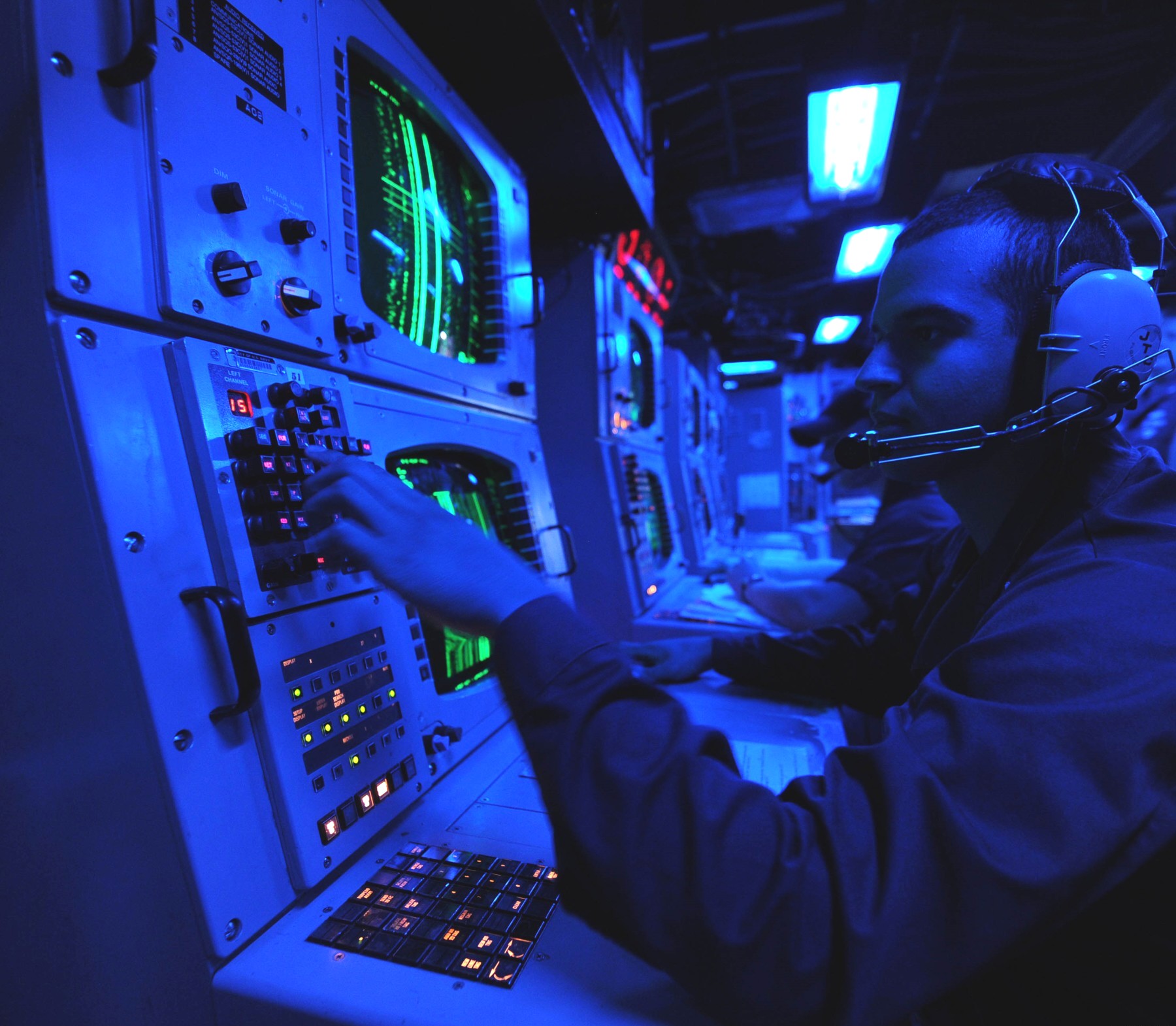 ddg-61 uss ramage guided missile destroyer arleigh burke class aegis us navy sonar control room 37