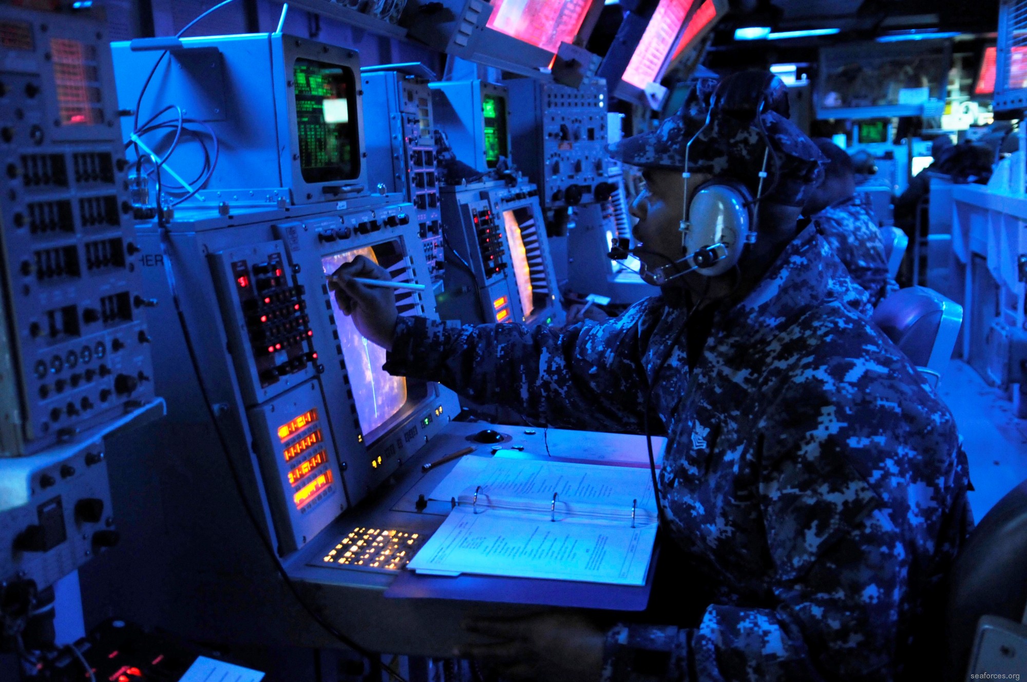 ddg-63 uss stethem guided missile destroyer 36 combat information center cic