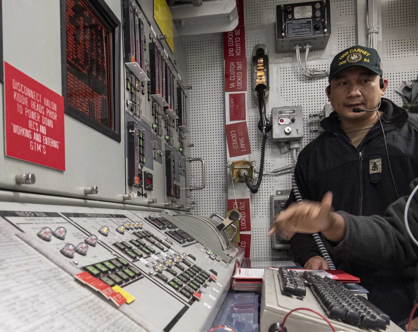 ddg-64 uss carney guided missile destroyer arleigh burke class 99 propulsion control console