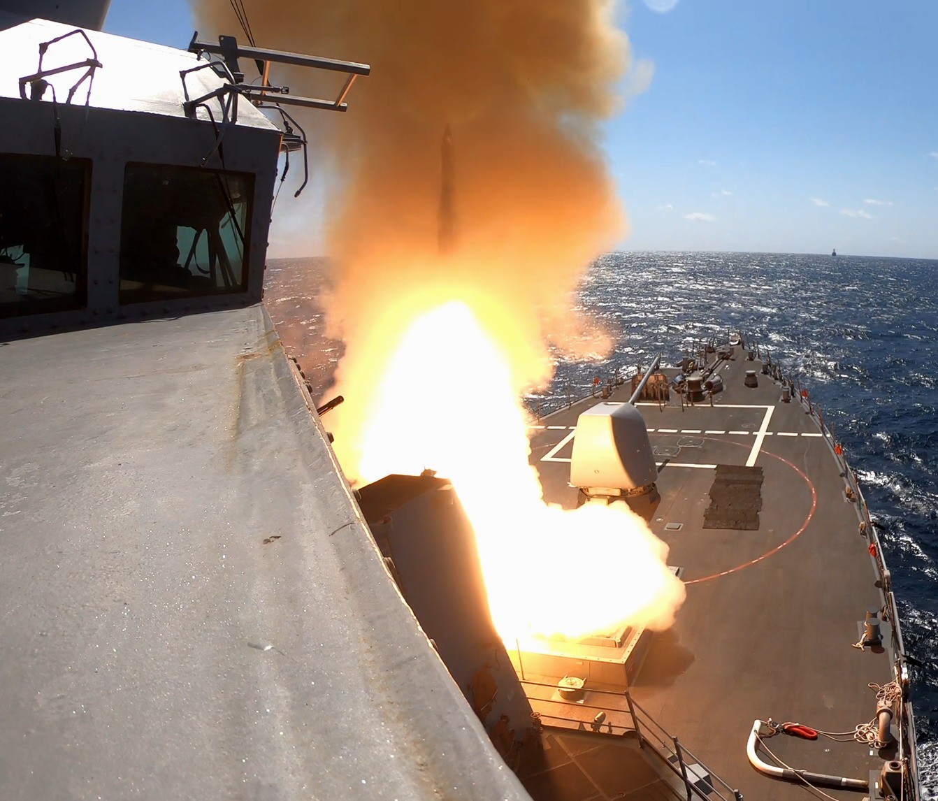 ddg-64 uss carney arleigh burke class guided missile destroyer aegis us navy standard sm-2mr sam 138