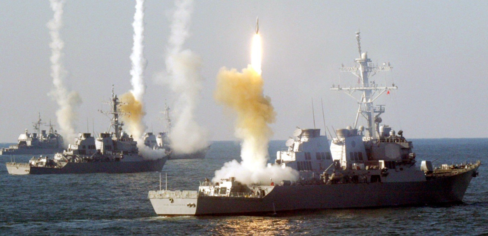 ddg-68 uss the sullivans guided missile destroyer arleigh burke class aegis 11 standard sm-2 rim-66