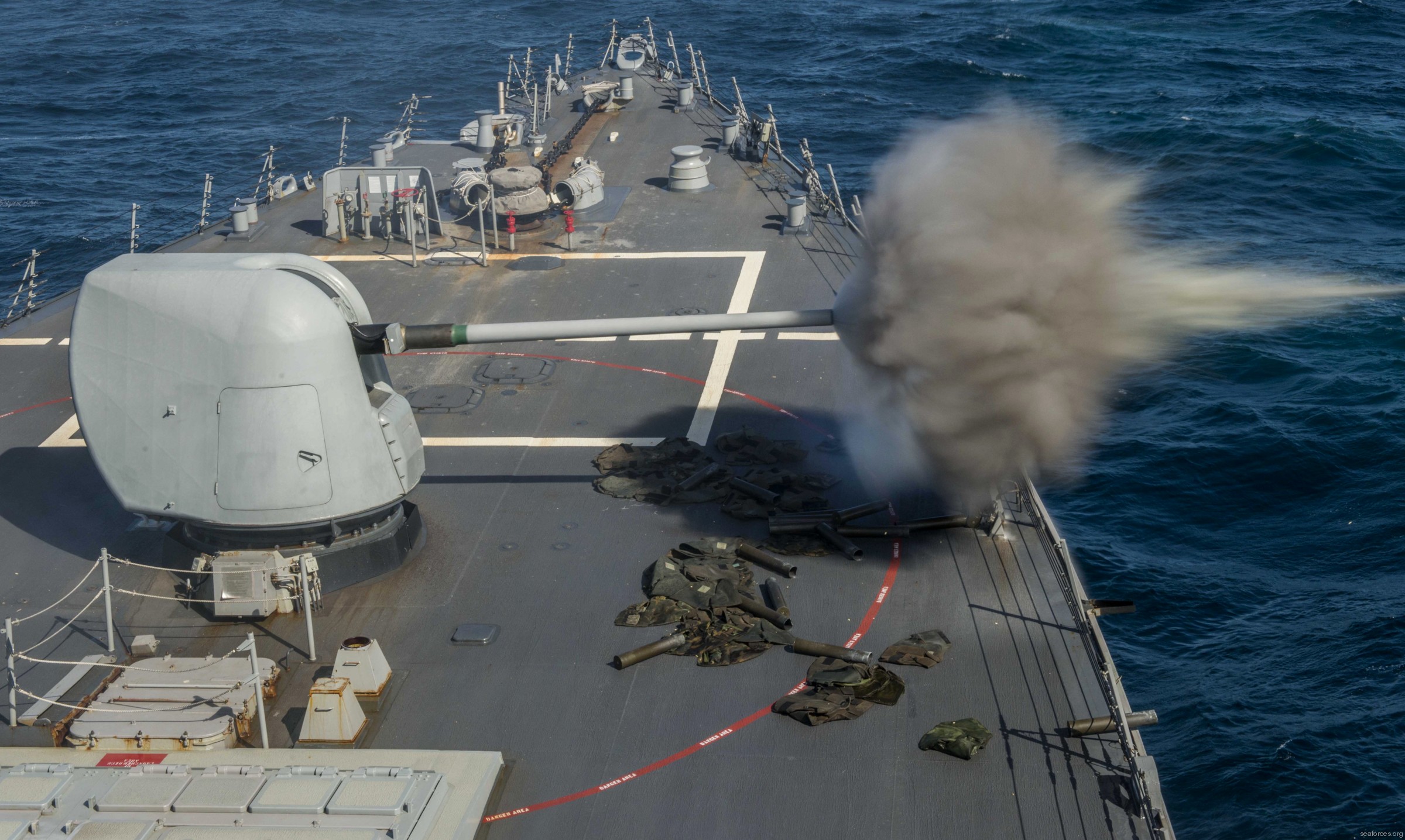ddg-68 uss the sullivans guided missile destroyer arleigh burke class aegis 30 mk. 45 mod.2 5-inches gun fire