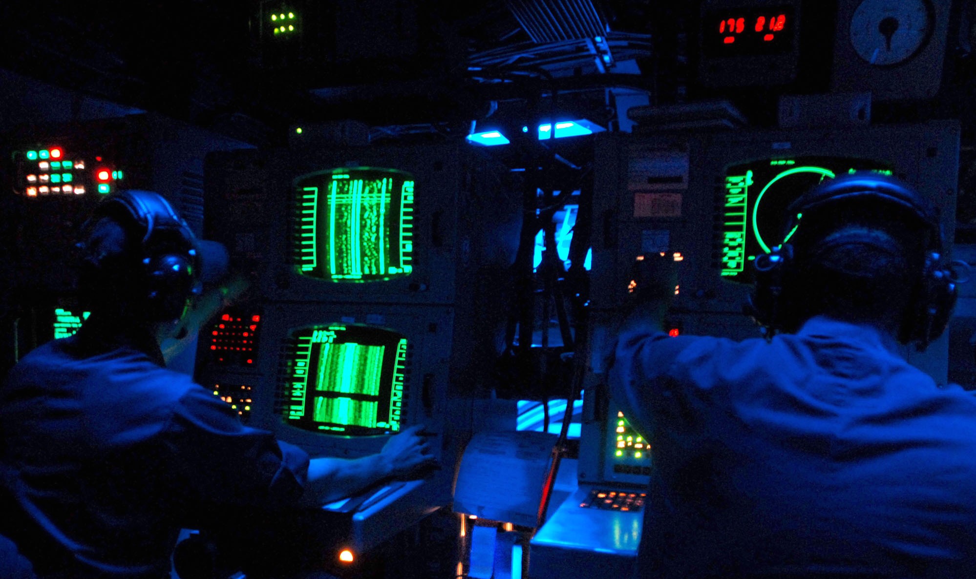ddg-68 uss the sullivans guided missile destroyer arleigh burke class aegis 37 sonar control console cic