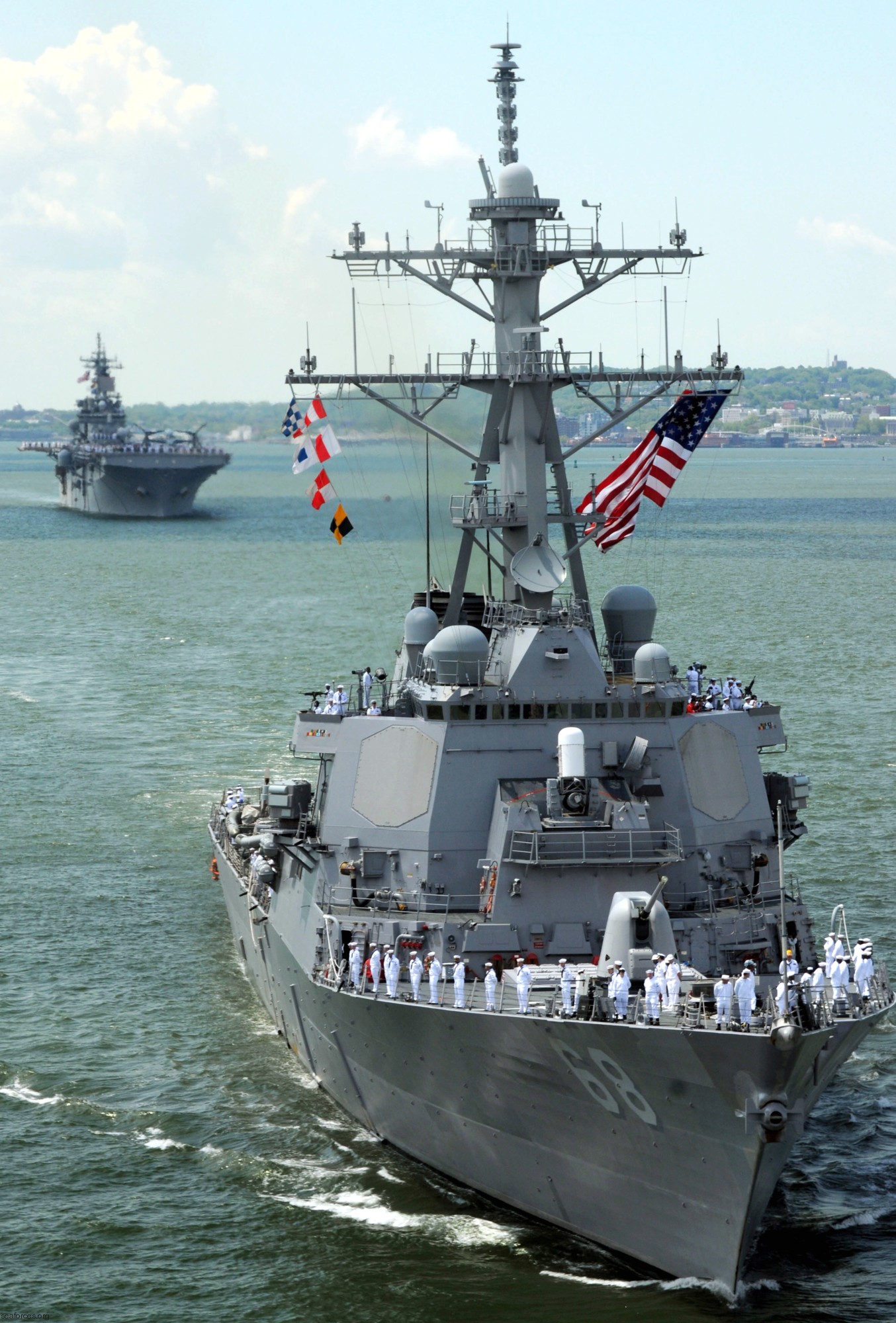 ddg-68 uss the sullivans guided missile destroyer arleigh burke class aegis 41 new york fleet week