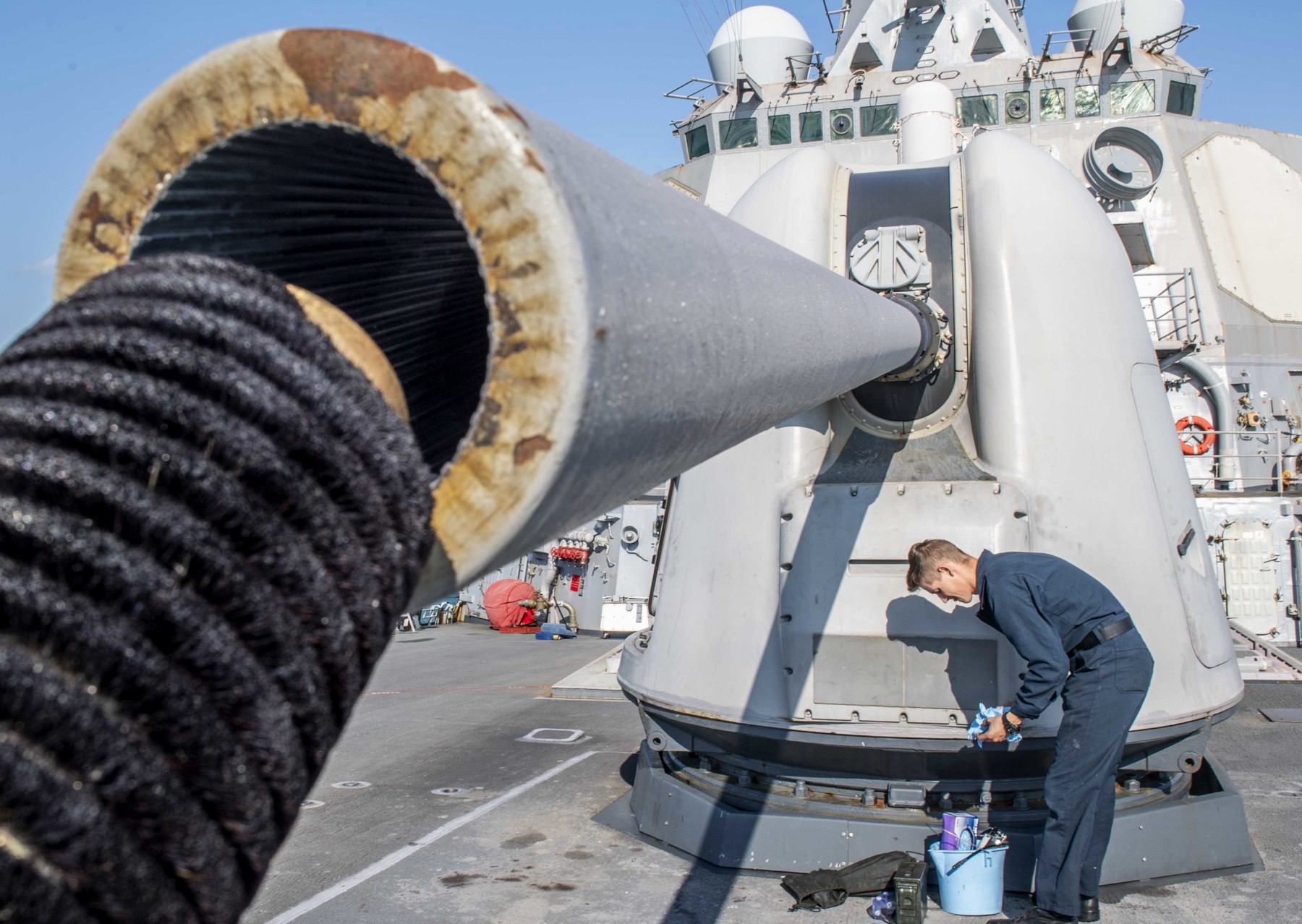 ddg-69 uss milius guided missile destroyer mk.45 mod.2 gun maintenance 57