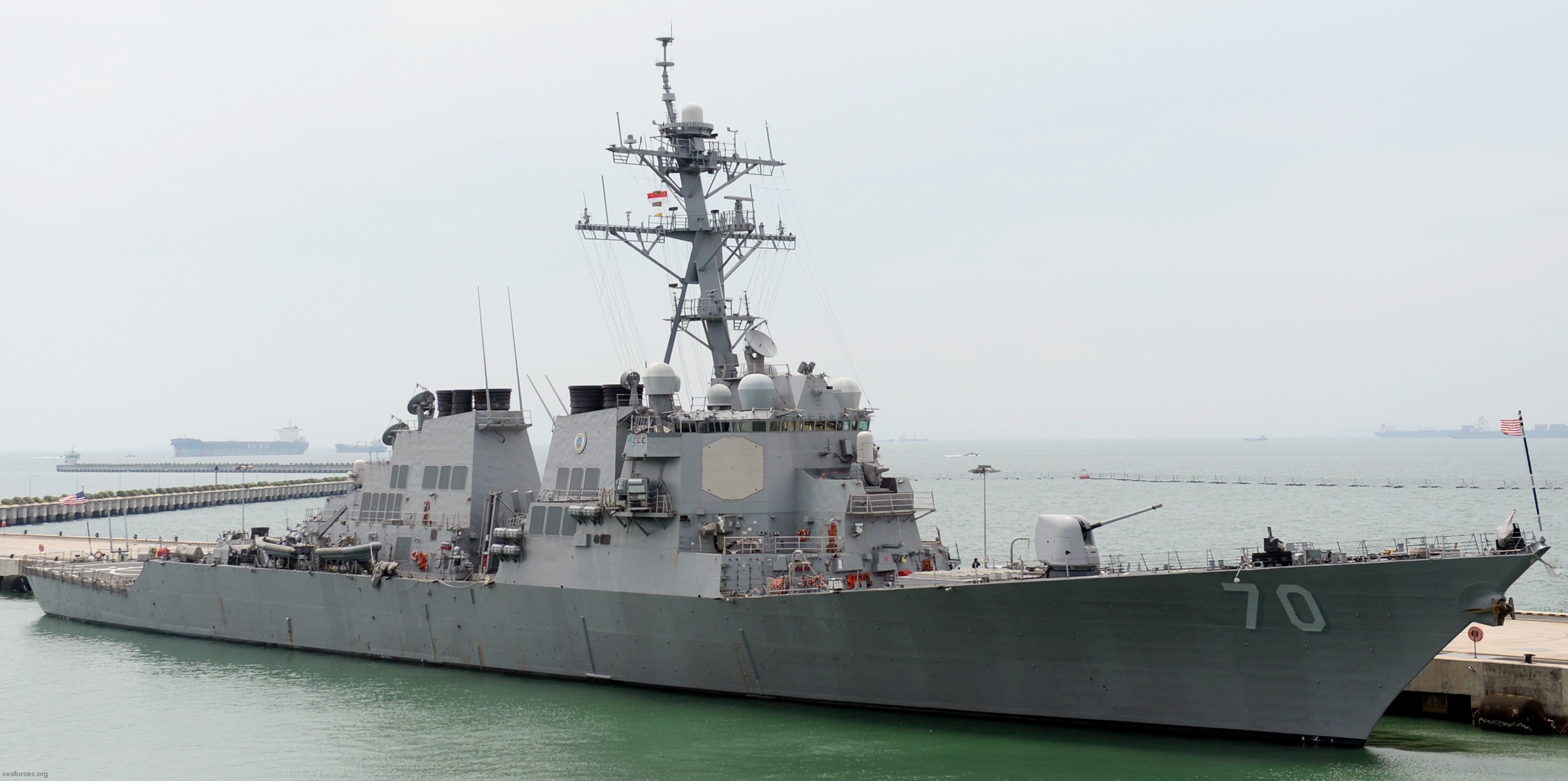 ddg-70 uss hopper guided missile destroyer arleigh burke class aegis bmd 19 changi naval base singapore