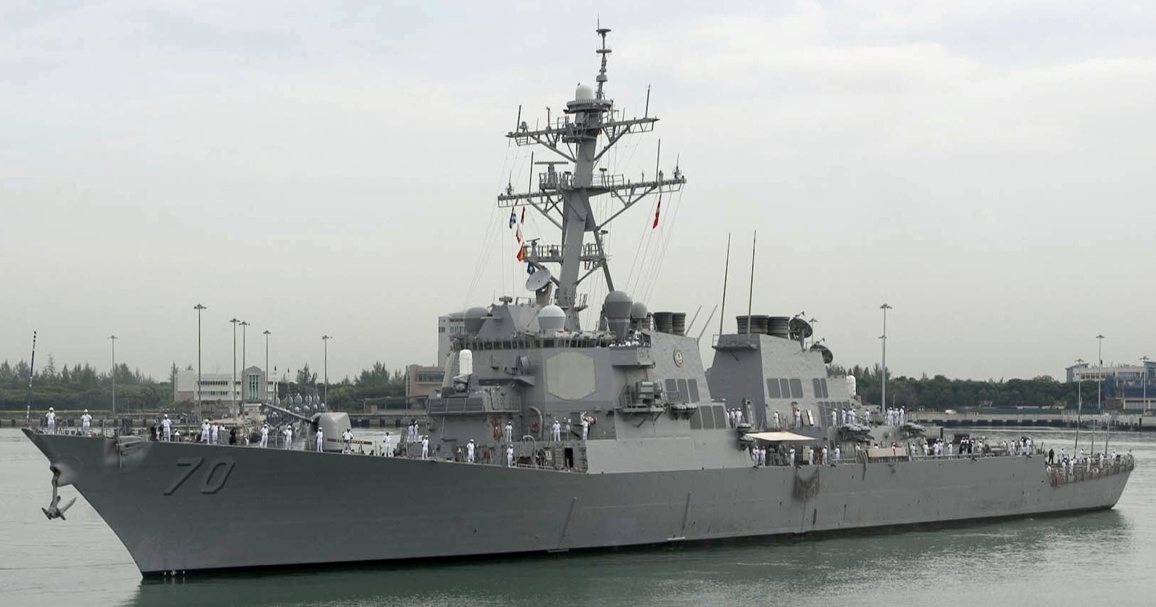 ddg-70 uss hopper guided missile destroyer arleigh burke class aegis bmd 52 changi naval base singapore