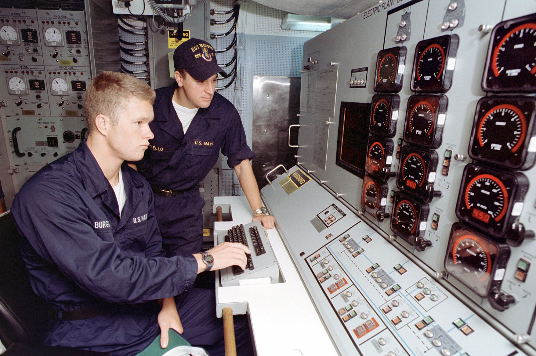 ddg-70 uss hopper guided missile destroyer arleigh burke class aegis bmd 65 electric plant control console