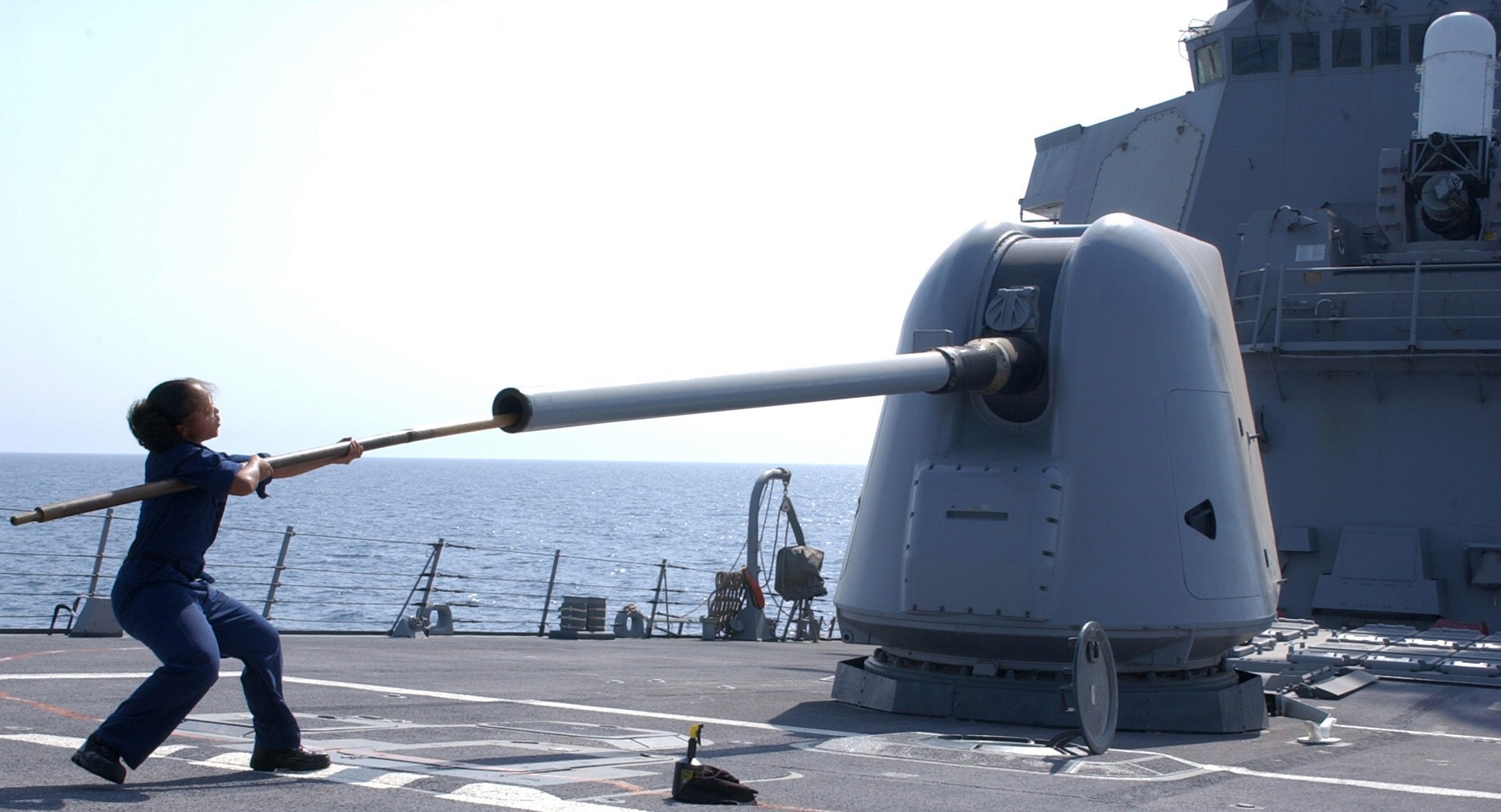 ddg-70 uss hopper guided missile destroyer mk.45 gun enduring freedom 2002 84