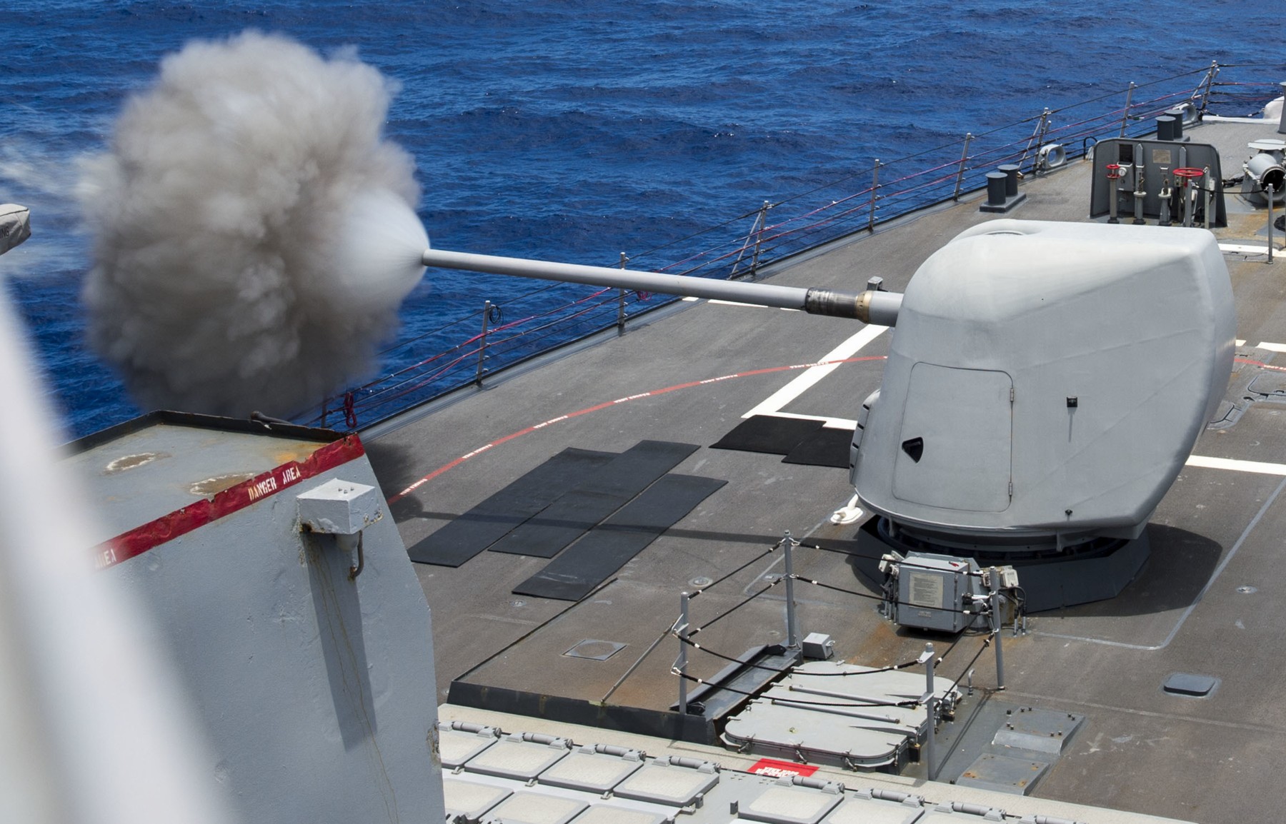 ddg-70 uss hopper guided missile destroyer mk.45 gun fire 89
