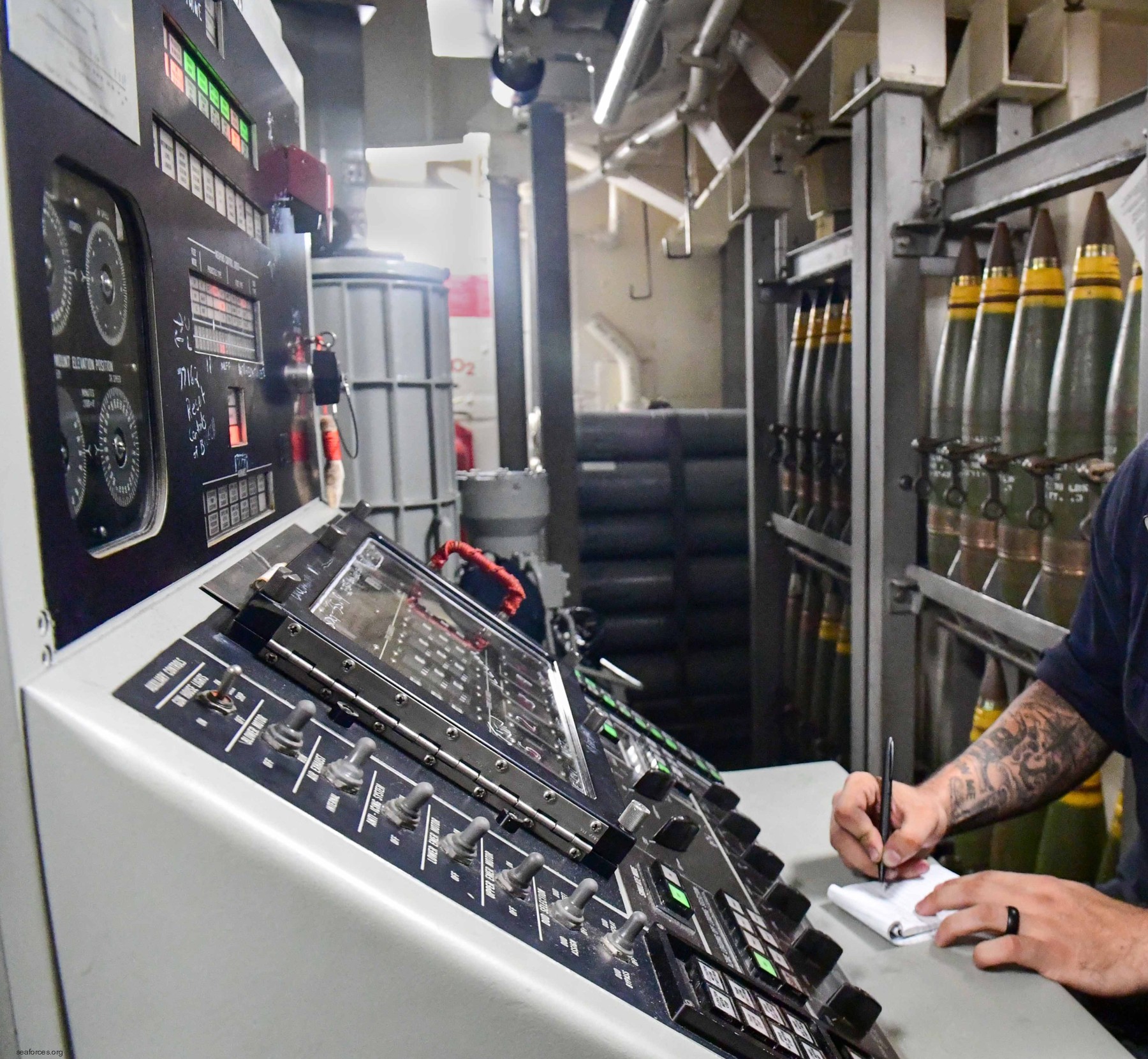 ddg-71 uss ross guided missile destroyer arleigh burke class aegis bmd 18 mk-45 gun control console