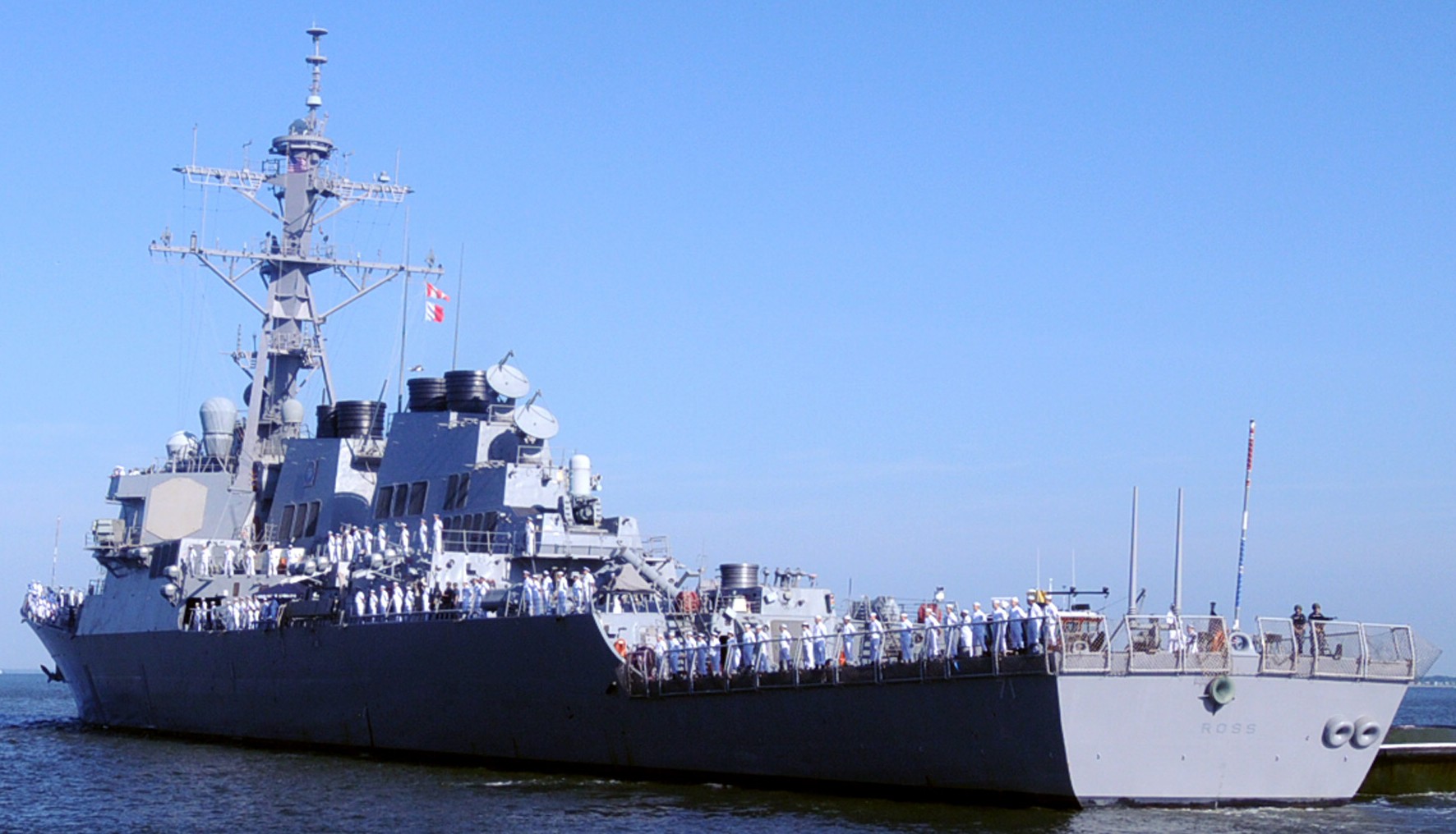 ddg-71 uss ross guided missile destroyer arleigh burke class aegis bmd 71 naval station norfolk virginia