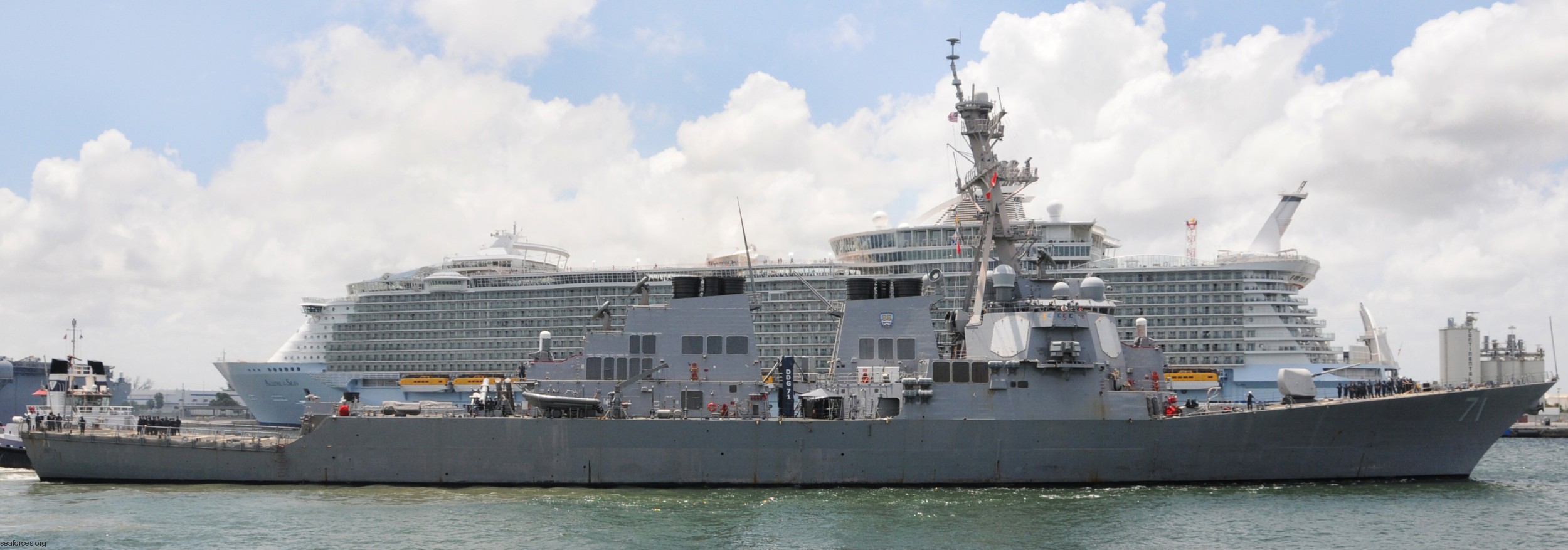 ddg-71 uss ross guided missile destroyer arleigh burke class aegis bmd 78 fleet week port everglades florida