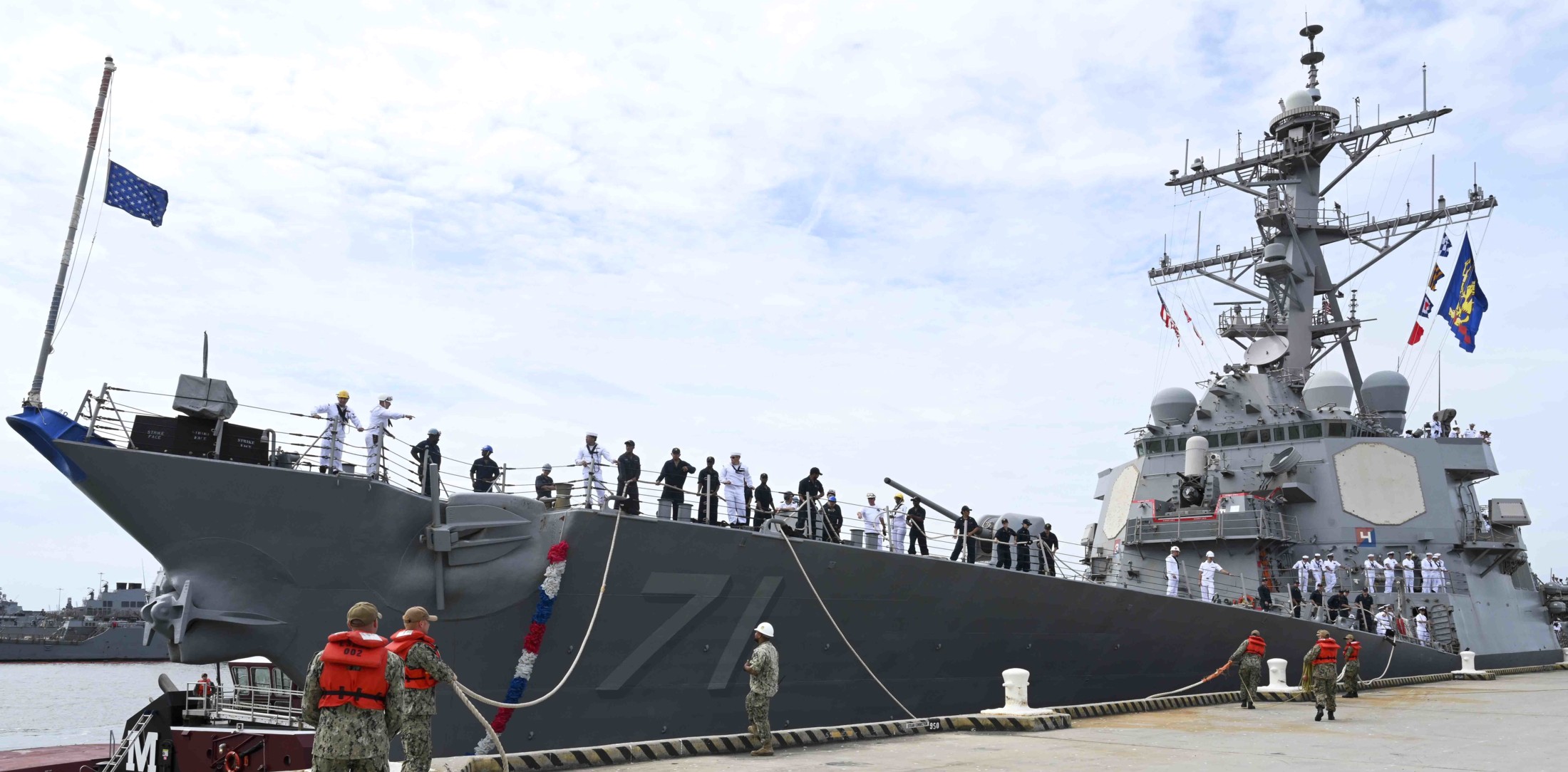 ddg-71 uss ross guided missile destroyer arriving homeport norfolk virginia 2022 157