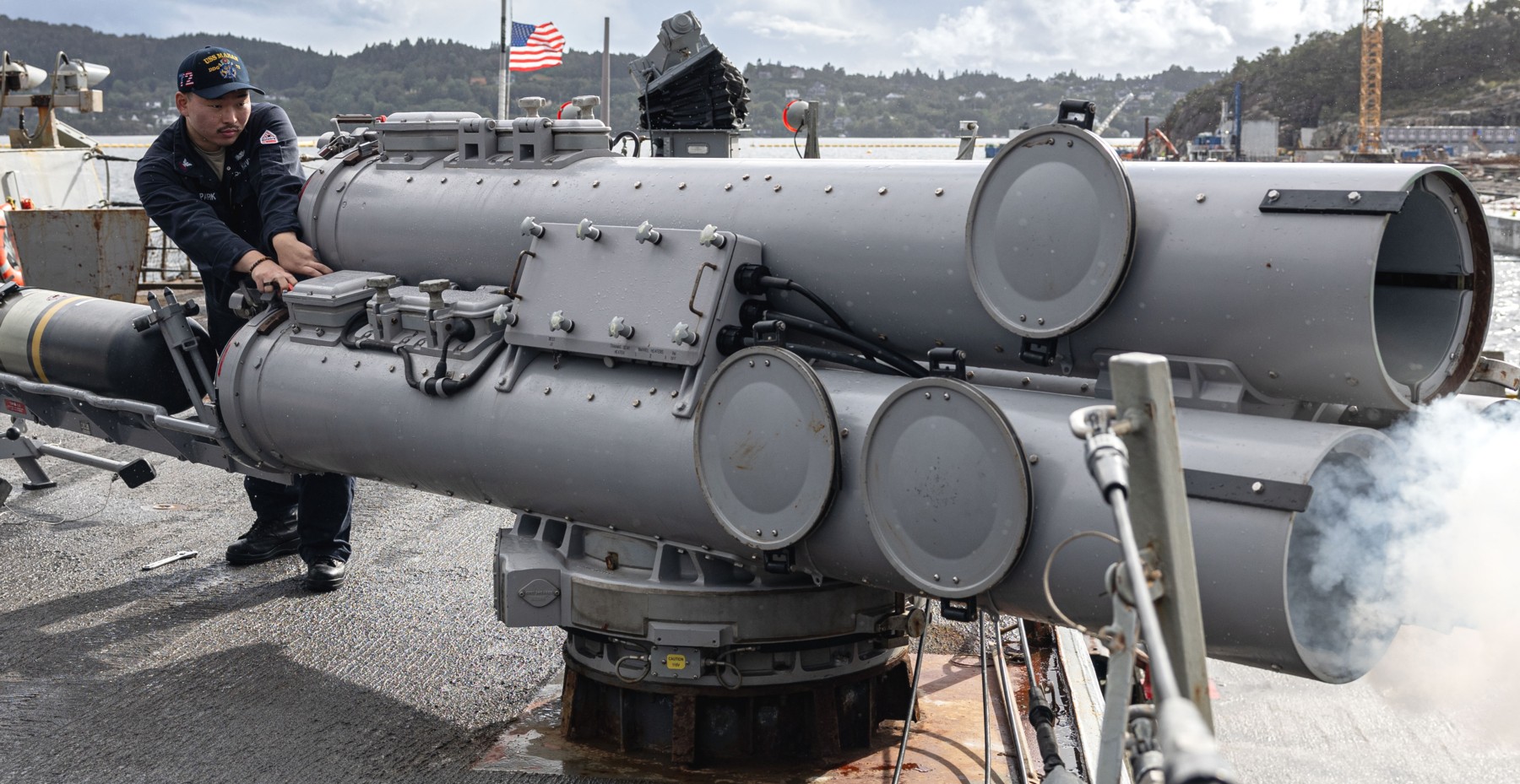 uss mahan ddg-72 guided missile destroyer aegis mk.32 torpedo tubes exercise 78