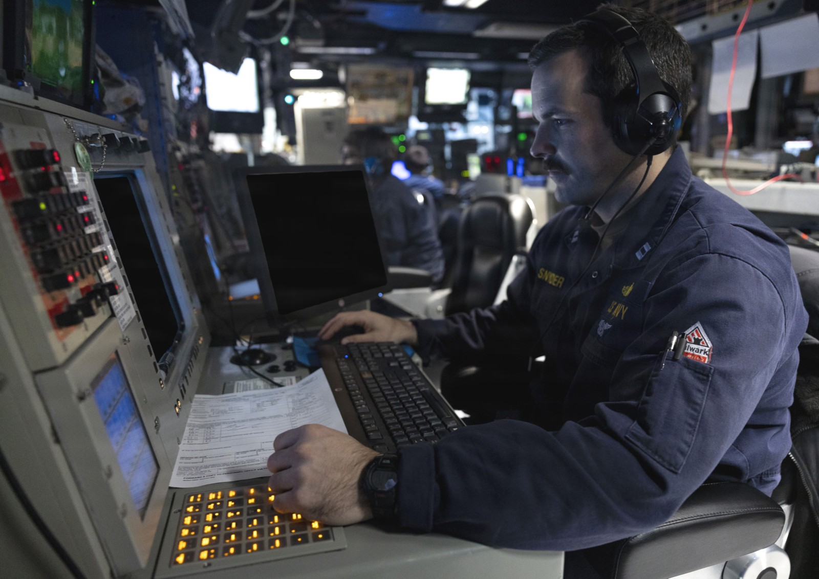 uss mahan ddg-72 guided missile destroyer aegis combat information center cic 2026 82