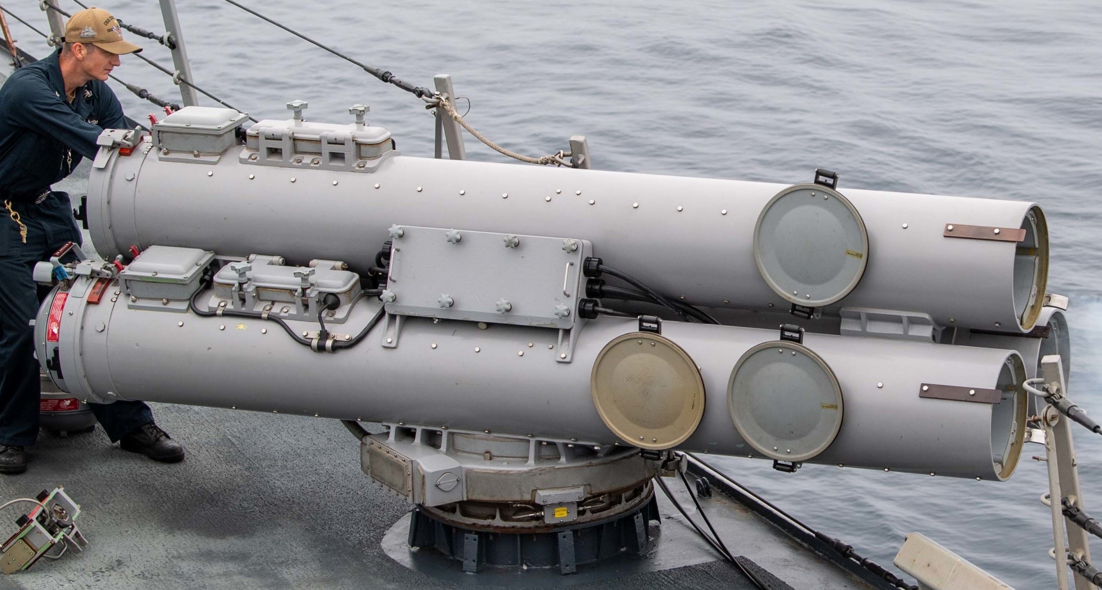 ddg-73 uss decatur guided missile destroyer mk.32 torpedo tubes svtt 67