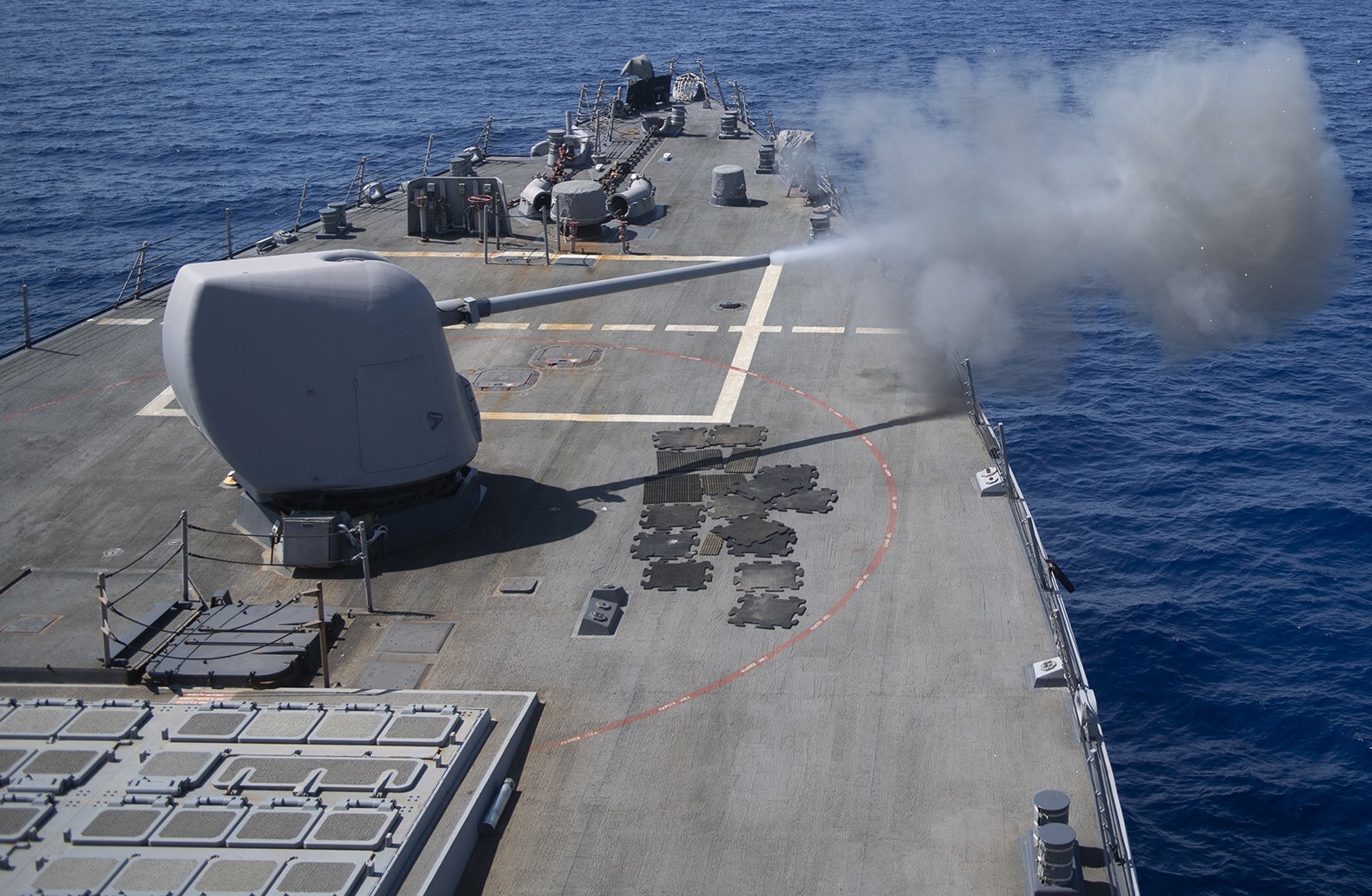 ddg-74 uss mcfaul guided missile destroyer arleigh burke class aegis us navy red sea gun fire 08