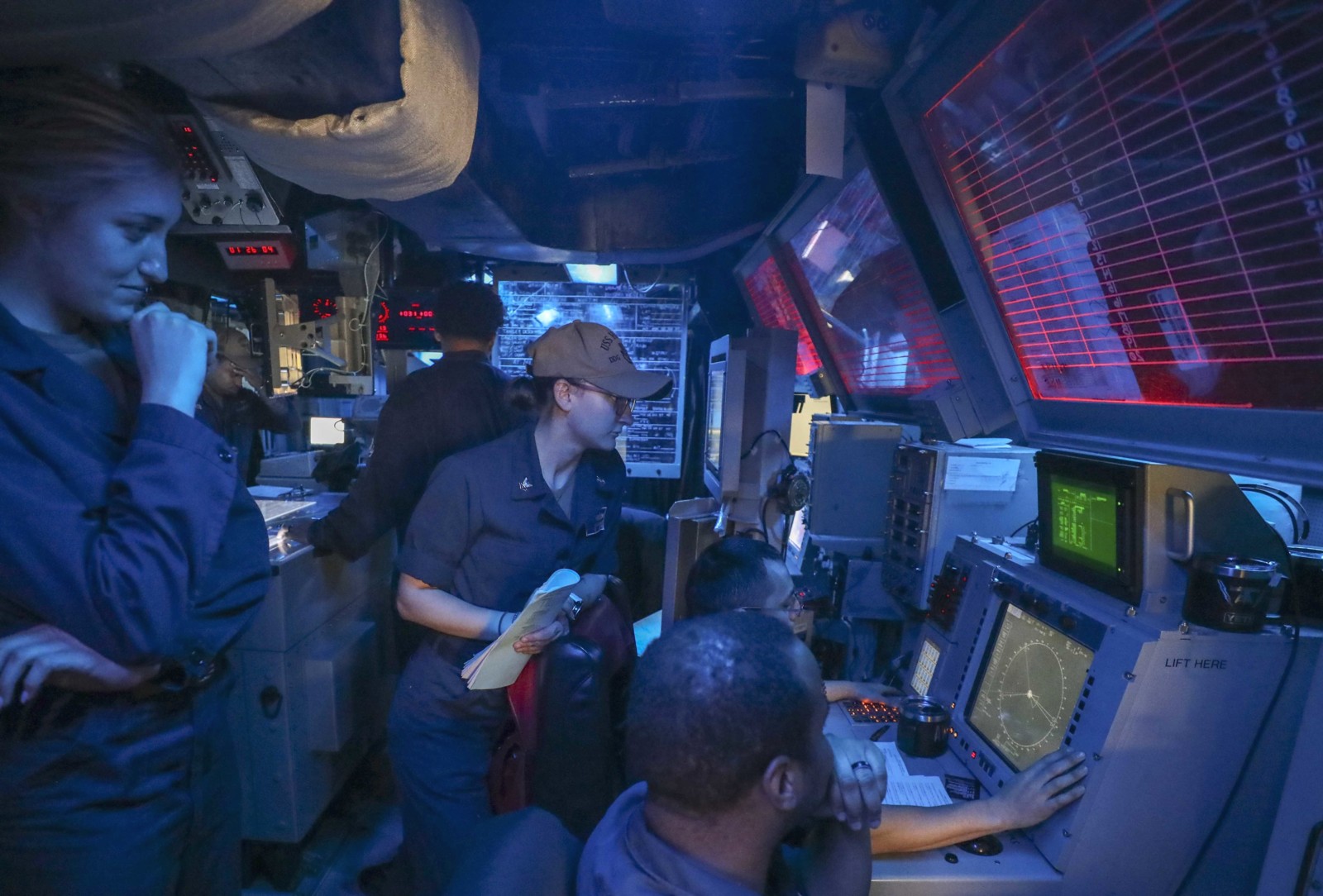 ddg-76 uss higgins guided missile destroyer combat information center cic 51