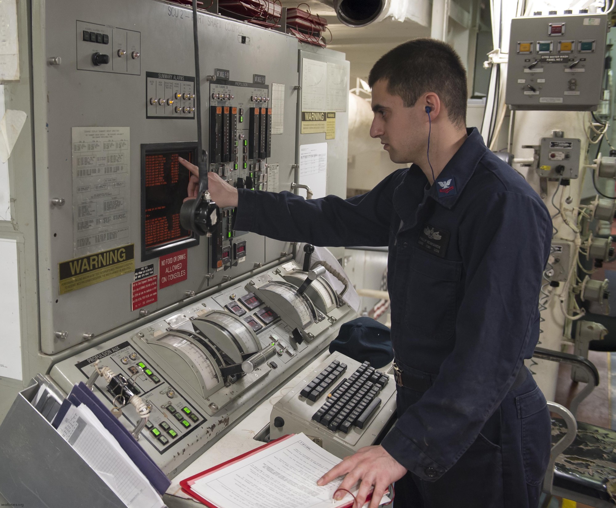 ddg-78 uss porter guided missile destroyer arleigh burke class aegis 135 shaft control console