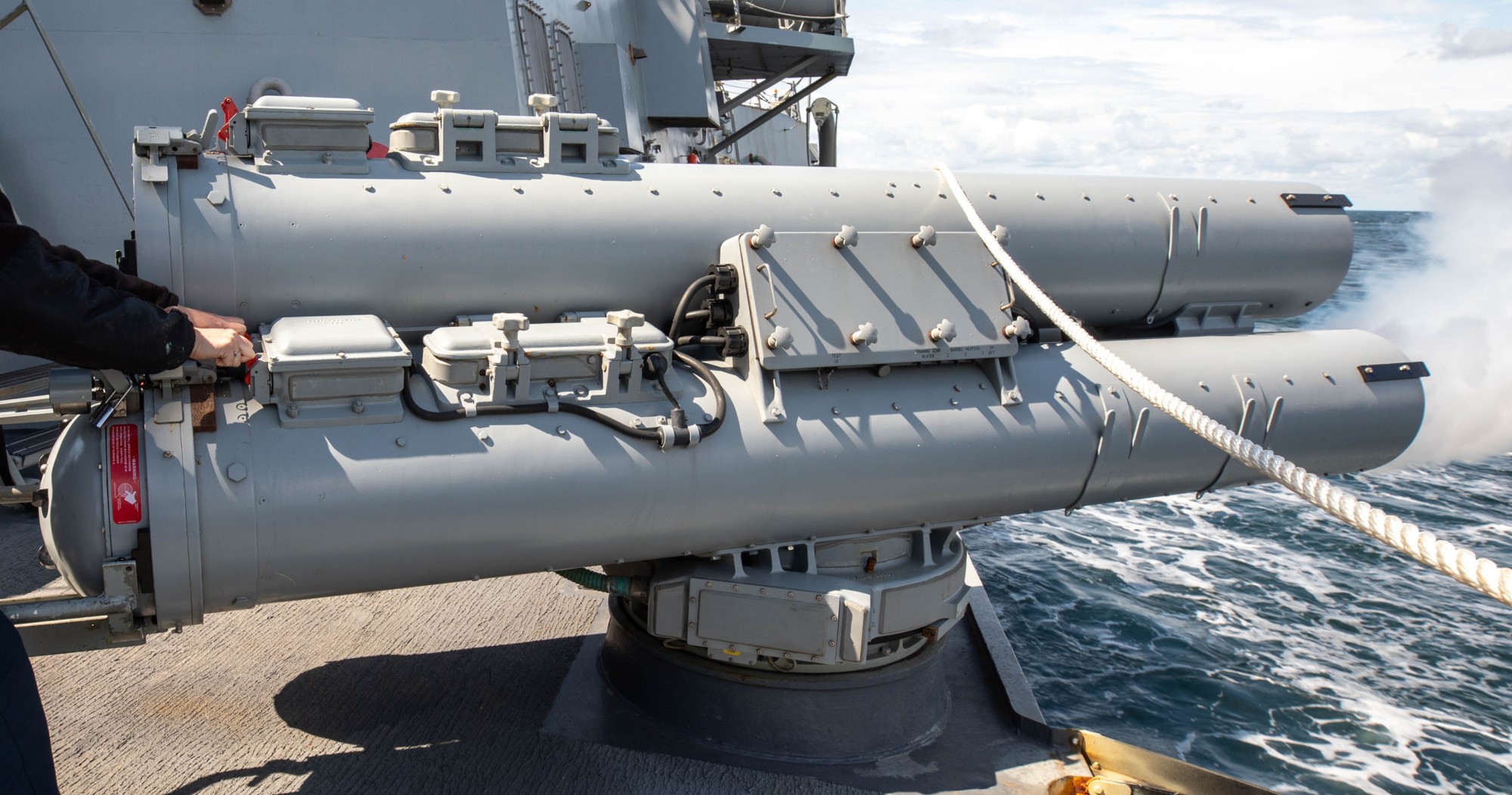 ddg-80 uss roosevelt guided missile destroyer arleigh burke class us navy mk.32 torpedo tubes svtt baltic 92