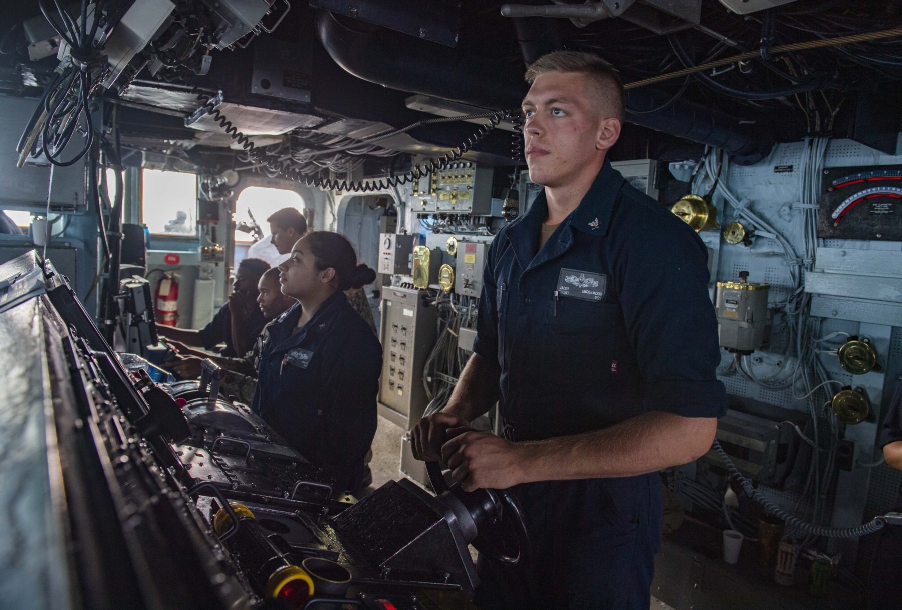 ddg-82 uss lassen arleigh burke class guided missile destroyer aegis 08 strait of hormuz