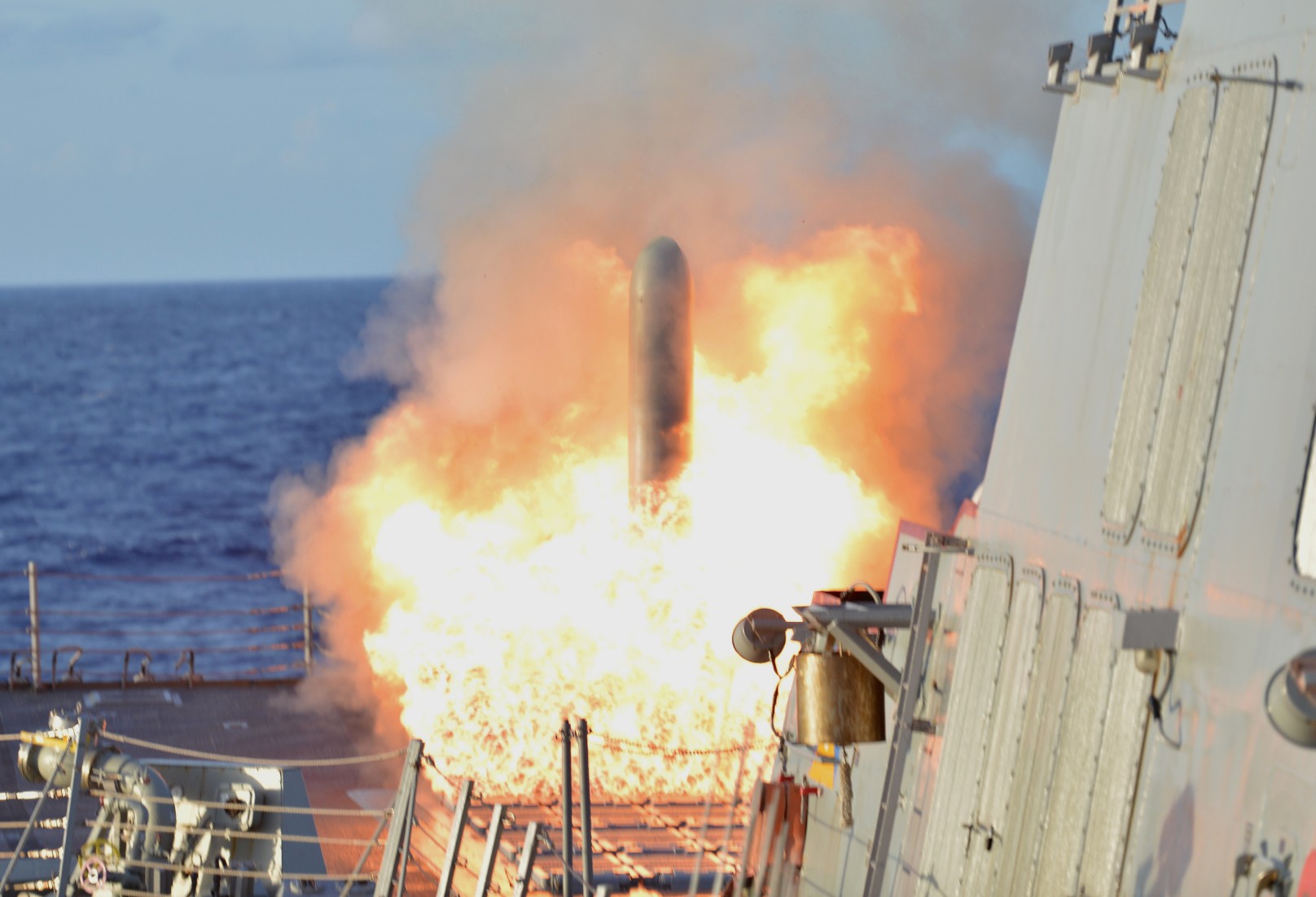 ddg-82 uss lassen arleigh burke class guided missile destroyer aegis 62 bgm-109 tomahawk tlam land attack mk.41 vls