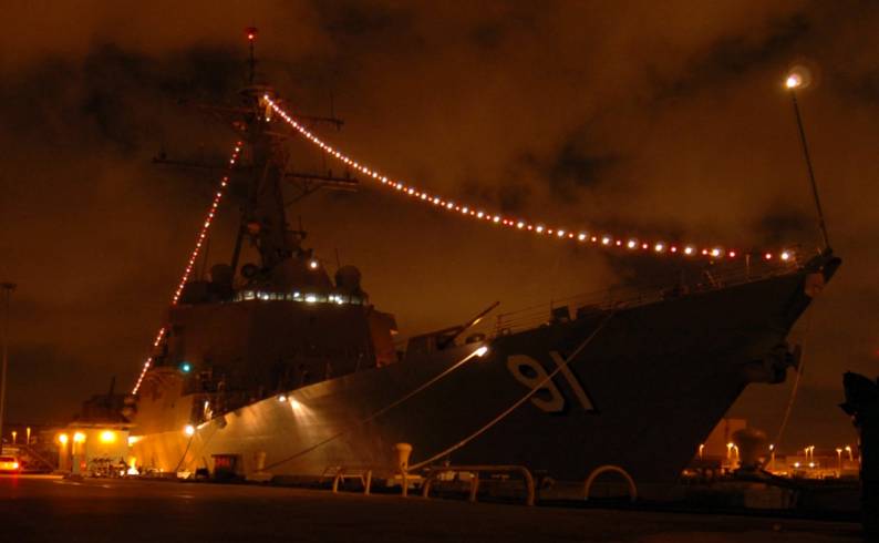 DDG-91 USS Pinckney Naval Base San Diego 2004