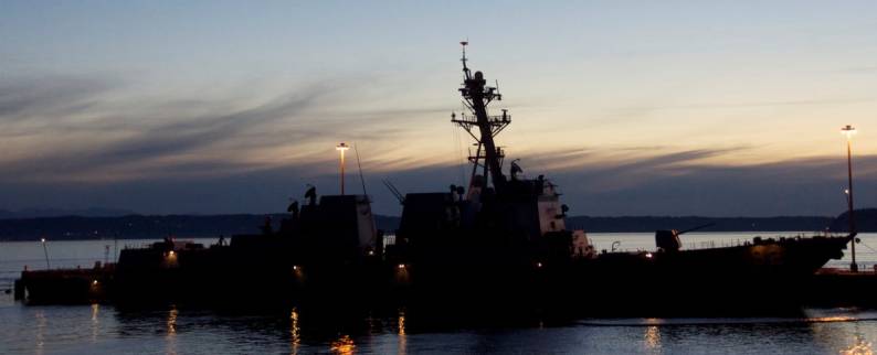 DDG-92 USS Momsen Everett Washington 2011