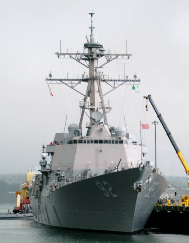 DDG-92 USS Momsen Everett