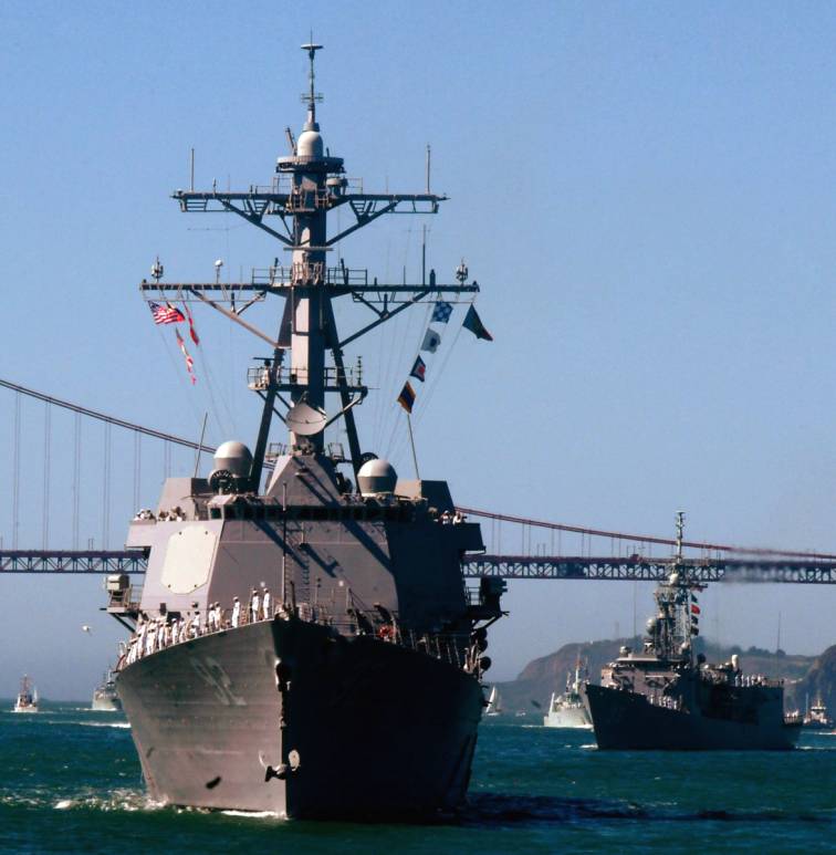 DDG-92 USS Momsen San Francisco Bay California 2004