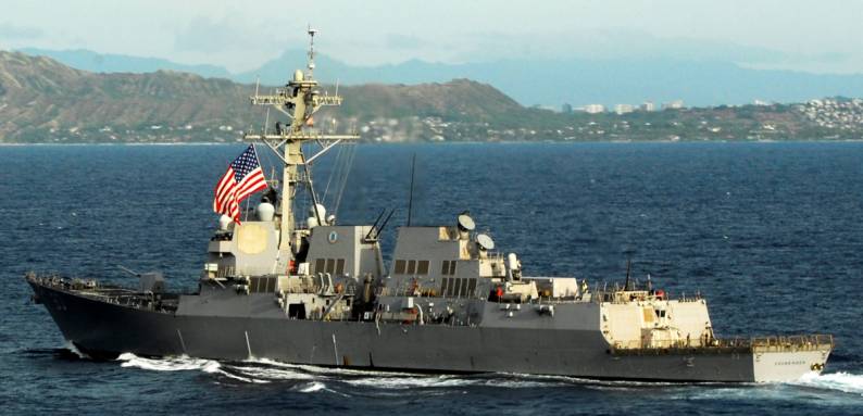 DDG-93 USS Chung-Hoon off Hawaii 2011