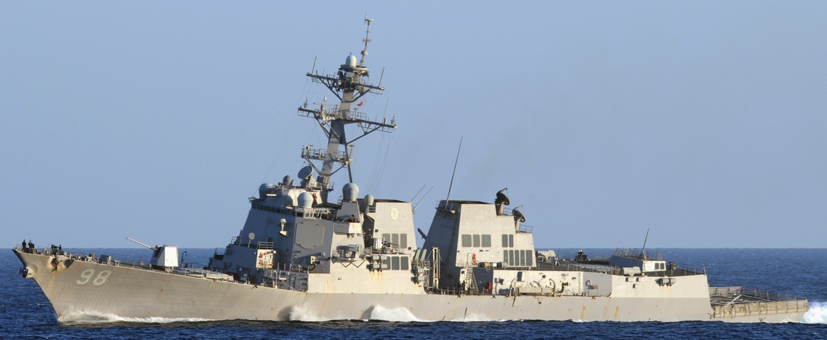 ddg-98 uss forrest sherman arleigh burke class guided missile destroyer aegis us navy gulf of aden 16