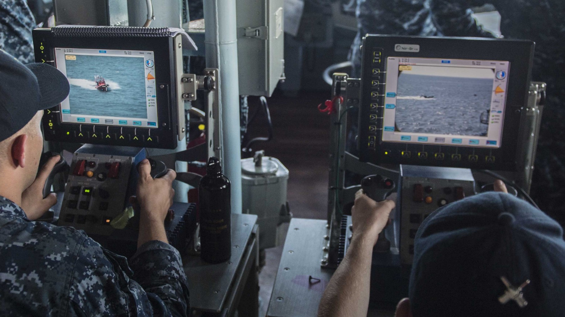 ddg-98 uss forrest sherman arleigh burke class guided missile destroyer aegis us navy mk.38 machine gun remote console 24