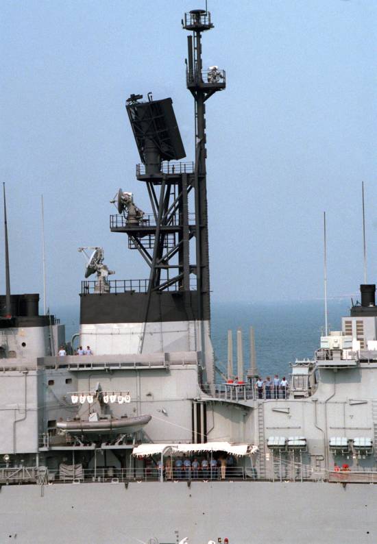 DDG-993 USS Kidd mast with antennas