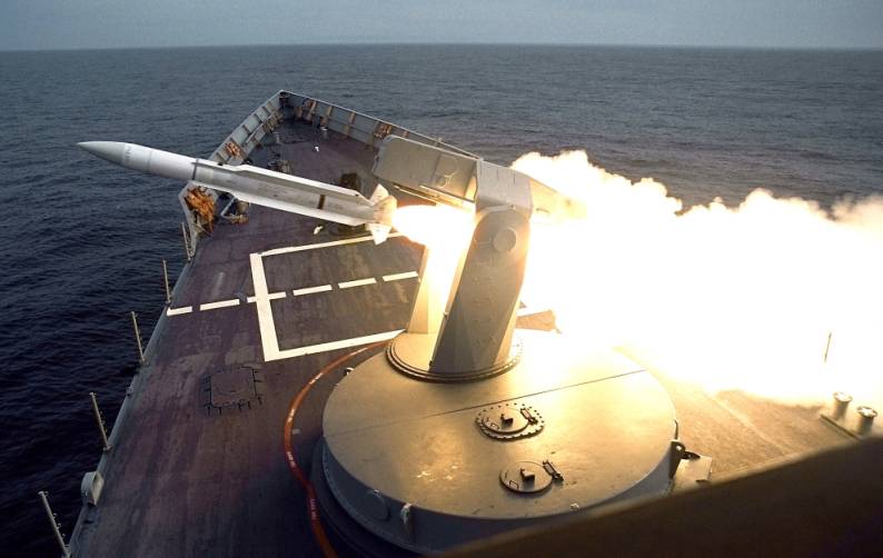 FFG-12 USS George Philip fires a tandard Missile SM-1MR