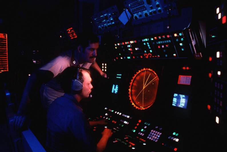 FFG-20 USS Antrim combat information center CIC