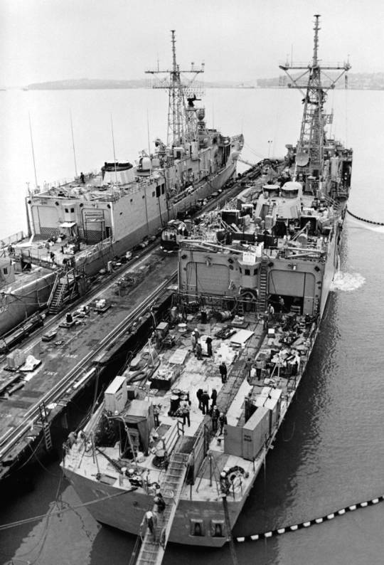 FFG-20 USS Antrim during construction