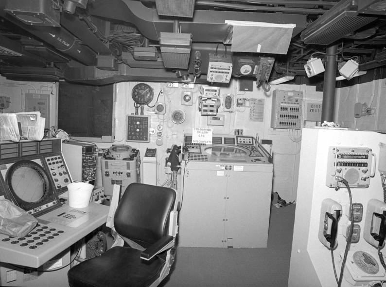 FFG-26 USS Gallery combat information center CIC