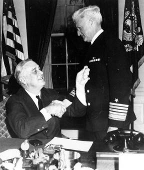 Admiral Harold R. Stark and president Franklin D. Roosevelt